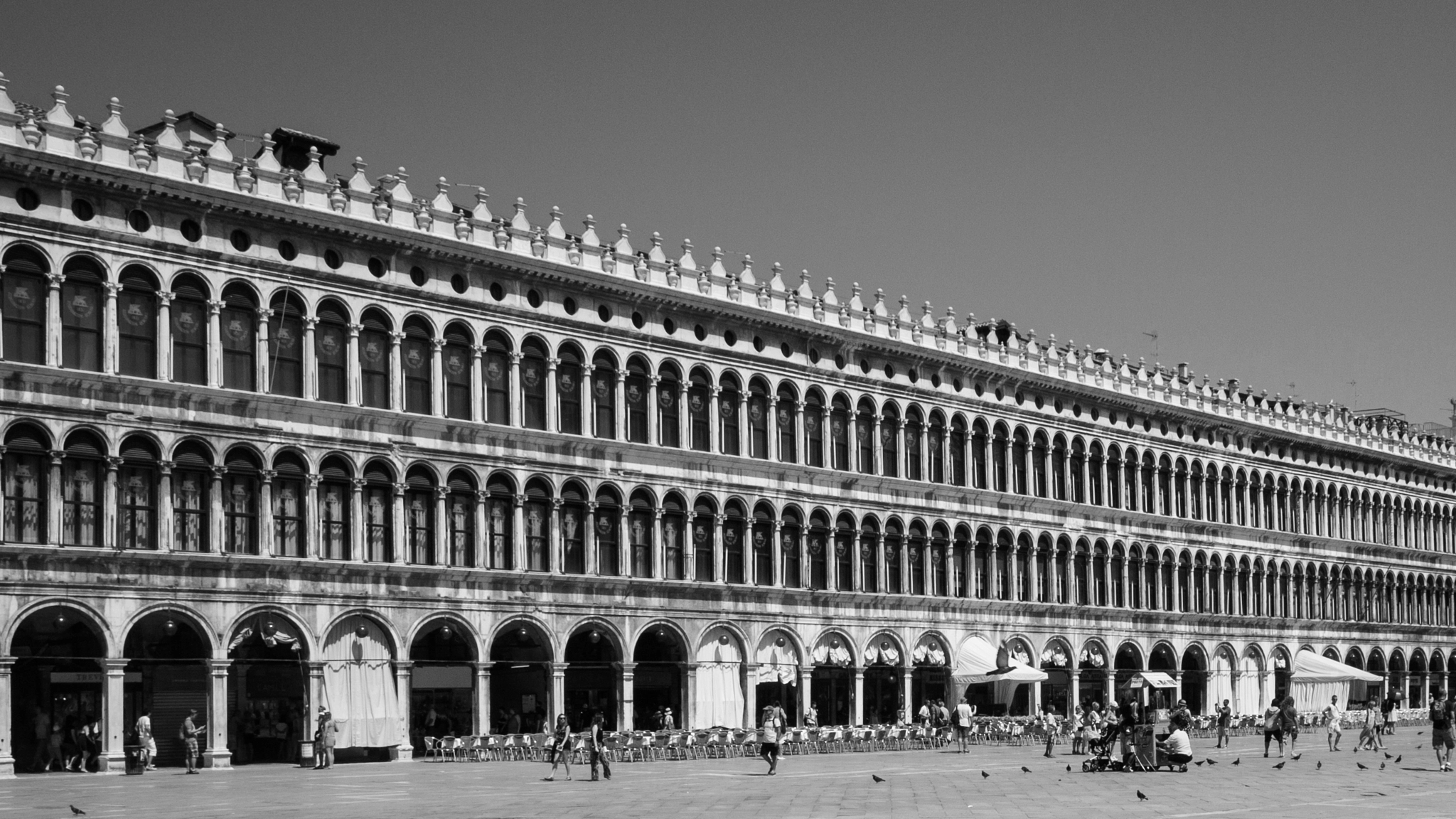 Olympus PEN E-PL3 + Panasonic Lumix G 14mm F2.5 ASPH sample photo. St mark's square photography