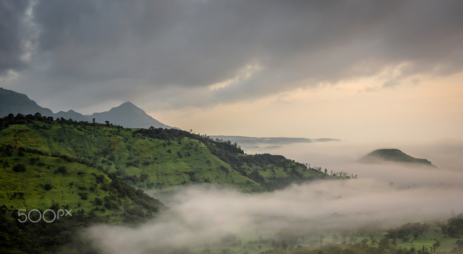 Nikon D750 + AF Zoom-Nikkor 35-70mm f/2.8D sample photo. Misty mountains photography