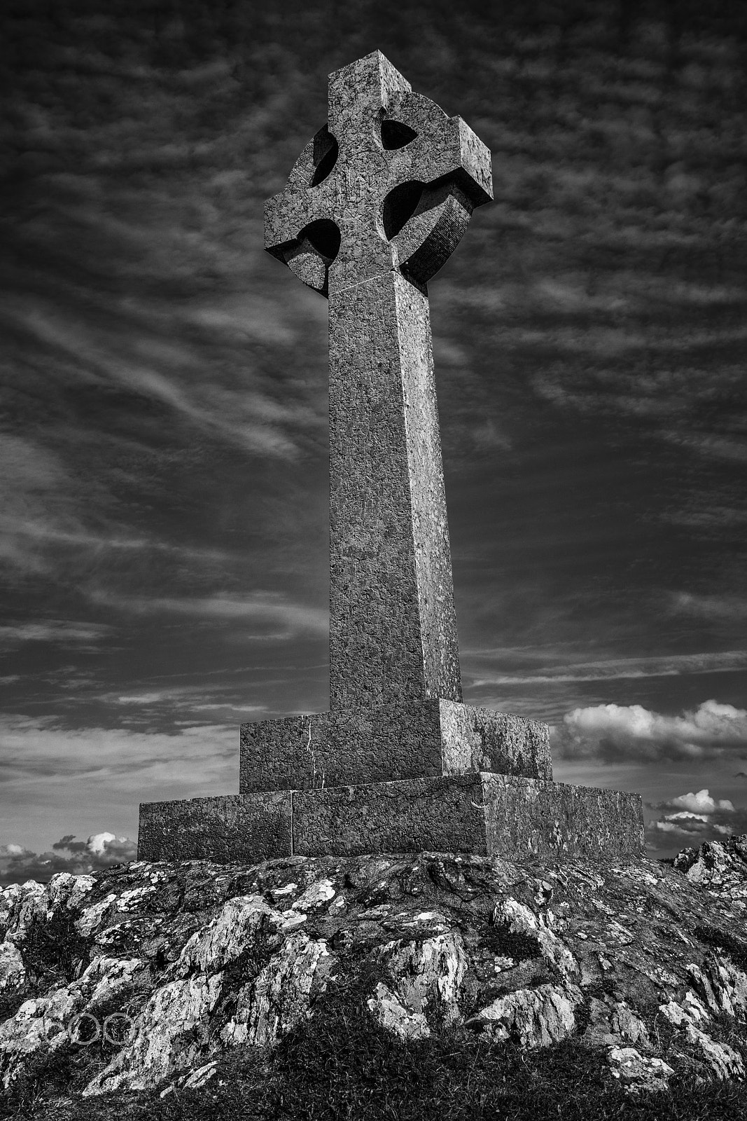 Sony a7R II + Sony FE 28-70mm F3.5-5.6 OSS sample photo. Cross on llanddwyn island photography