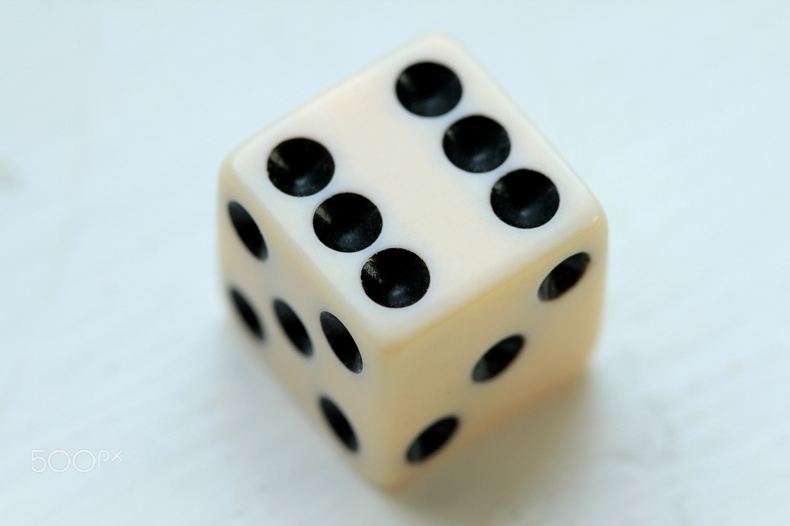 Canon EOS 550D (EOS Rebel T2i / EOS Kiss X4) + Canon EF 100mm F2.8L Macro IS USM sample photo. White dice wining six points photography