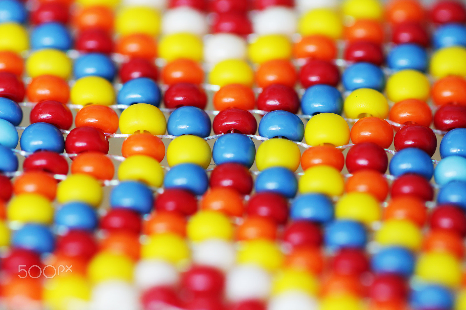 Canon EOS 550D (EOS Rebel T2i / EOS Kiss X4) + Canon EF 100mm F2.8L Macro IS USM sample photo. Bracelet made of beads photography