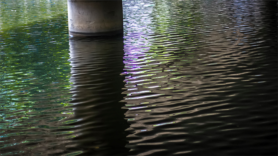 Sony SLT-A55 (SLT-A55V) + Minolta AF 70-210mm F4 Macro sample photo. 桥下水 photography