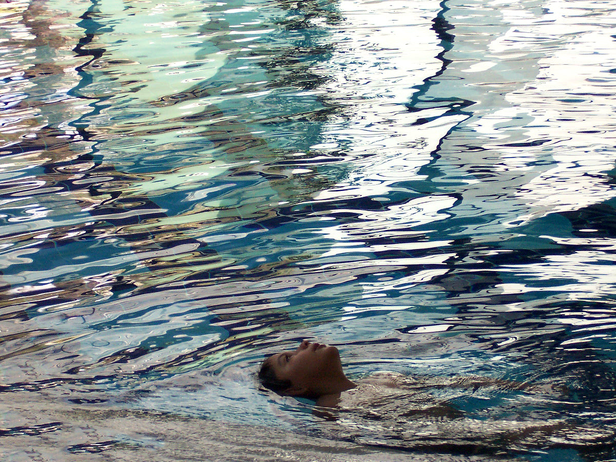 Kodak DX6340 ZOOM DIGITAL CAMERA sample photo. Pool photography