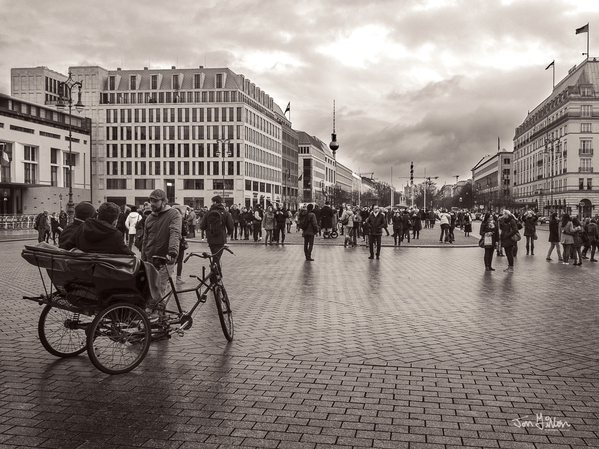 Olympus OM-D E-M5 II sample photo. Unter den linden photography