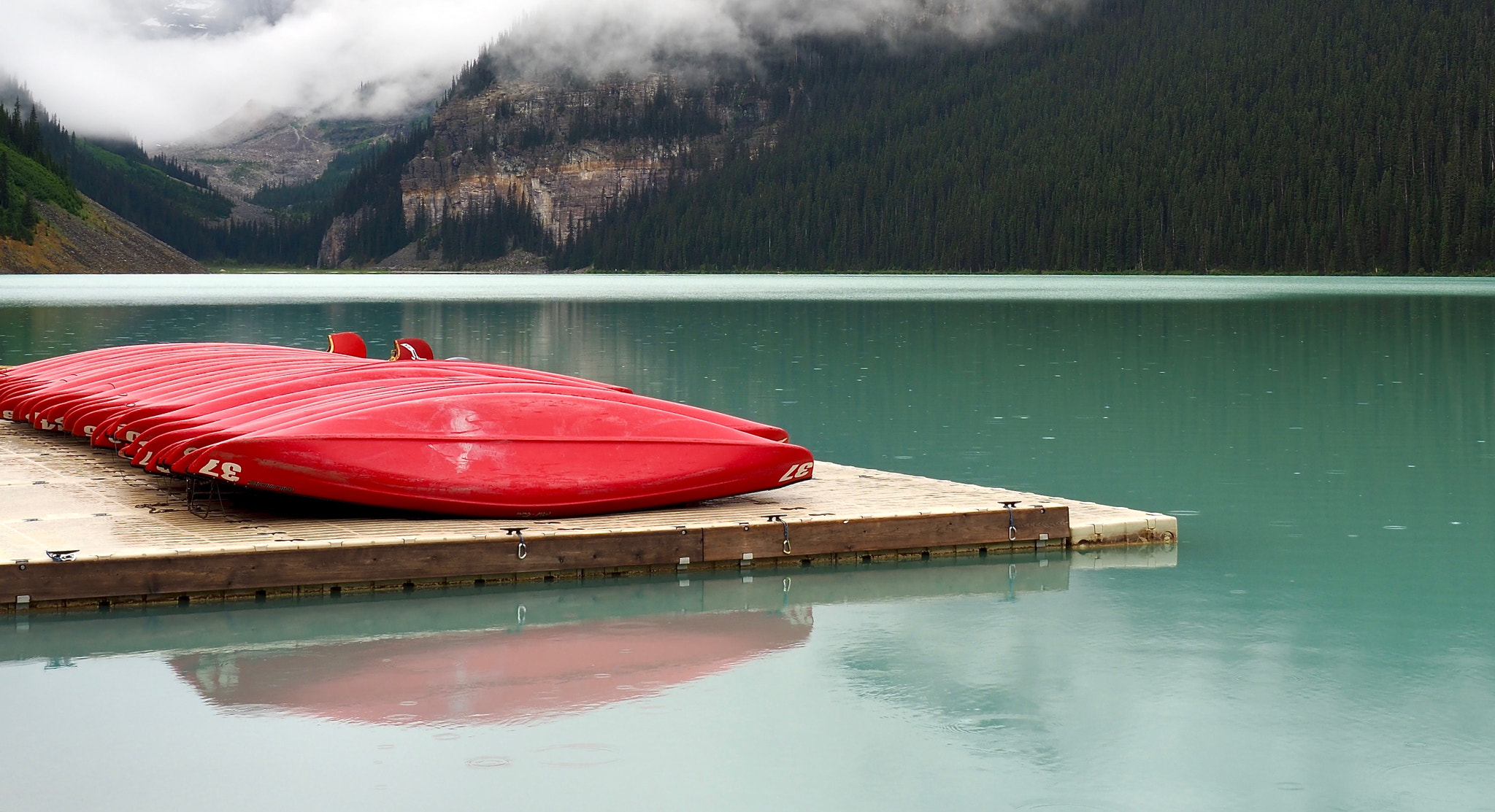 Olympus M.Zuiko Digital ED 14-150mm F4-5.6 sample photo. Red canoes,lake louise photography