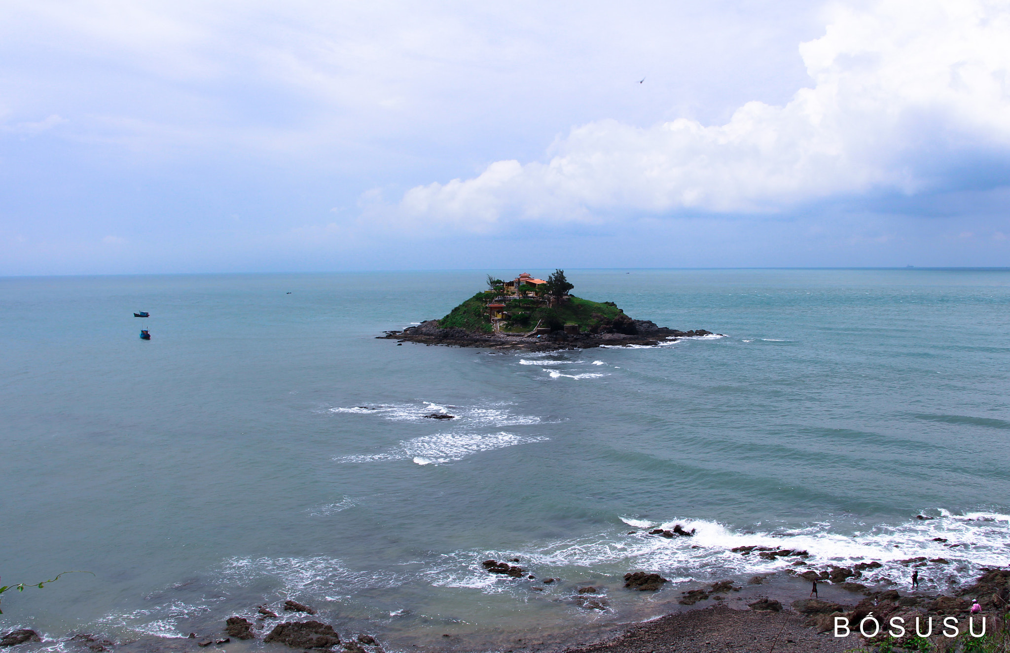 Canon EOS 700D (EOS Rebel T5i / EOS Kiss X7i) + Canon EF-S 18-135mm F3.5-5.6 IS STM sample photo. Bà island in vung tau. photography