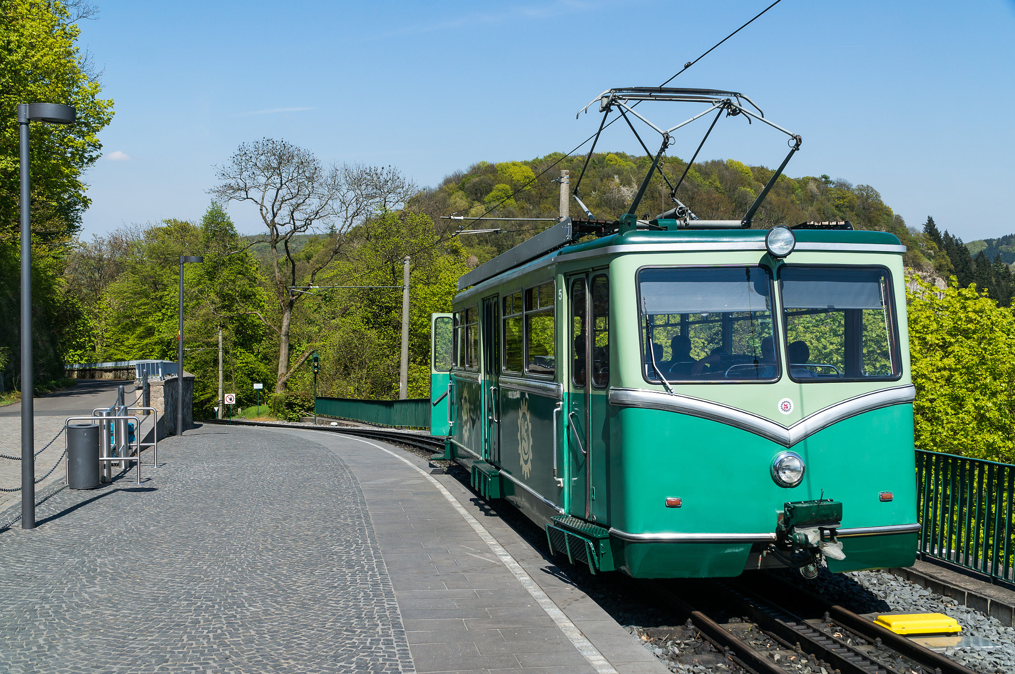 Sony Alpha NEX-6 + Sony E PZ 18-105mm F4 G OSS sample photo. Drachenfelsbahn iii photography