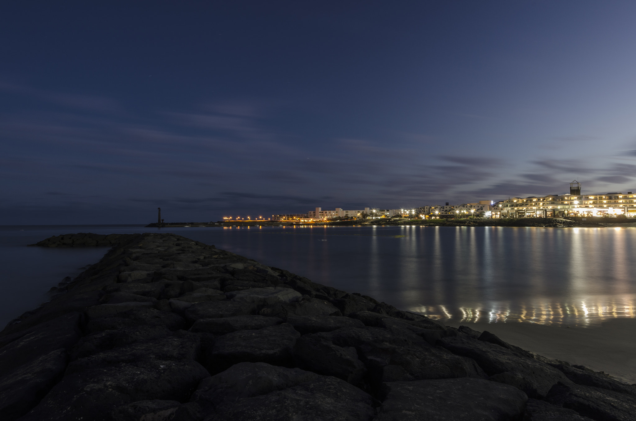 Nikon AF-S Nikkor 16-35mm F4G ED VR sample photo. Senderos de piedra hacia el mar photography