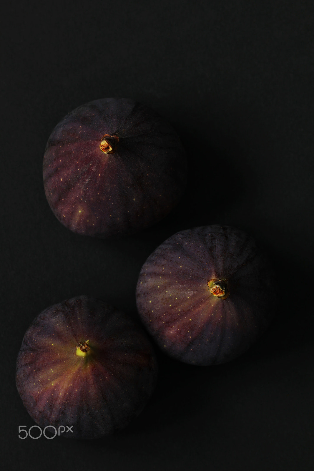 Canon EOS 550D (EOS Rebel T2i / EOS Kiss X4) + Canon EF 100mm F2.8L Macro IS USM sample photo. Fresh figs isolated on black photography