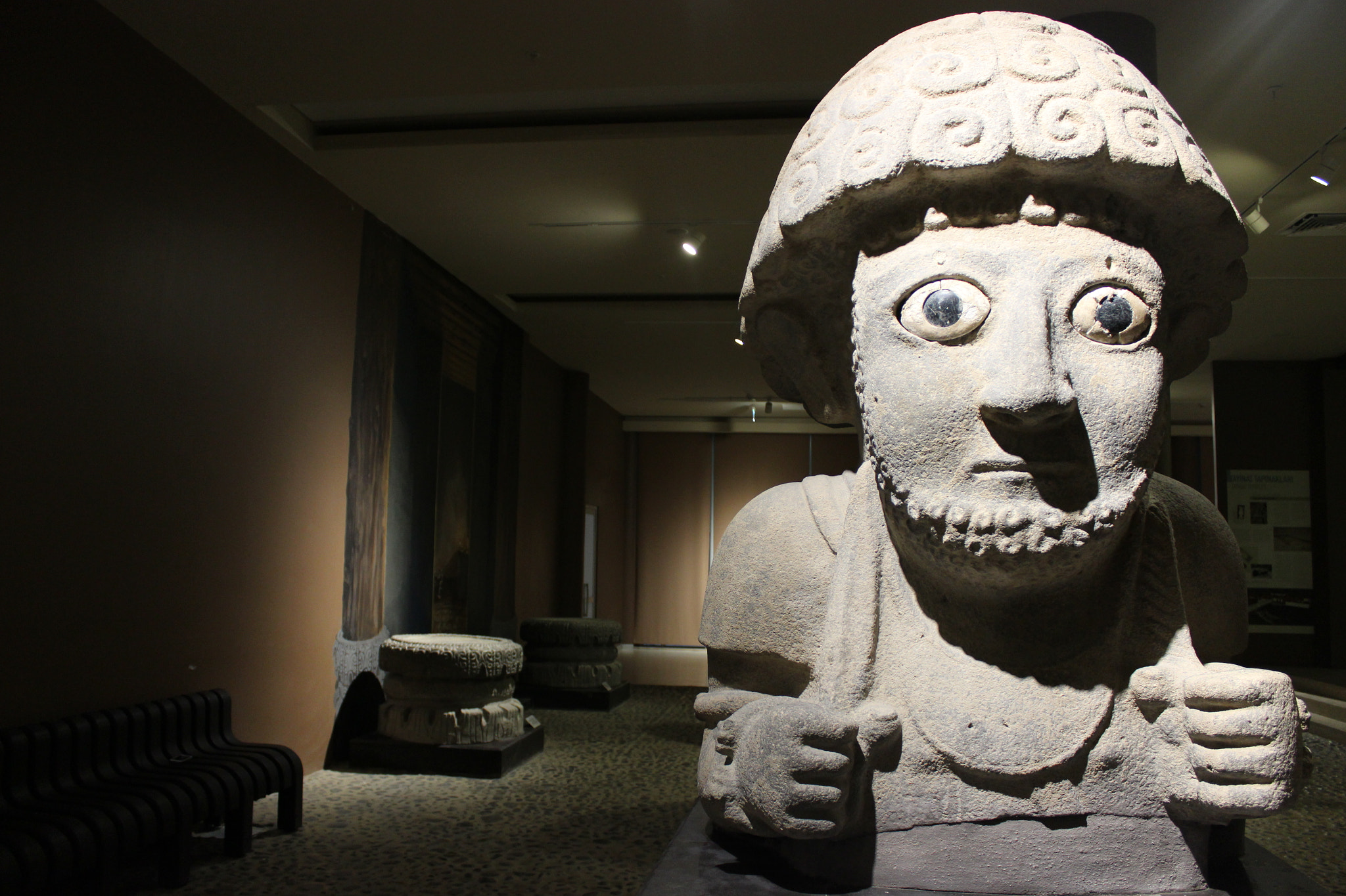 Canon EOS 100D (EOS Rebel SL1 / EOS Kiss X7) sample photo. The statue of suppiluliuma photography