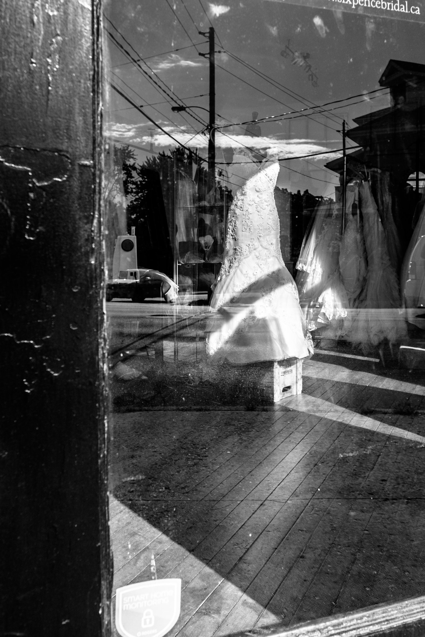 Fujifilm X-T10 + Fujifilm XF 16mm F1.4 R WR sample photo. Wedding dress photography
