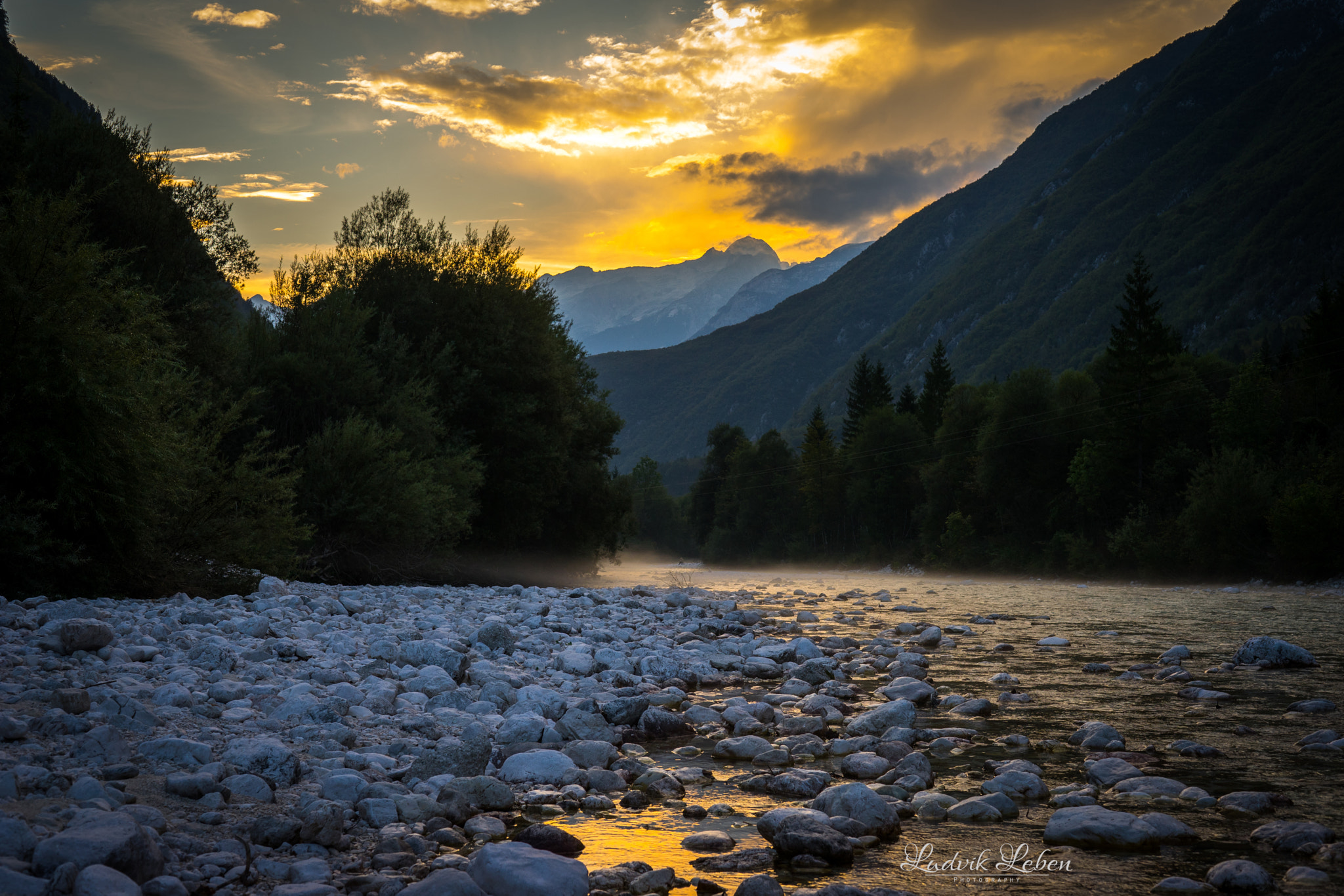 Sony a7 II + Sony 50mm F1.4 sample photo. The river photography