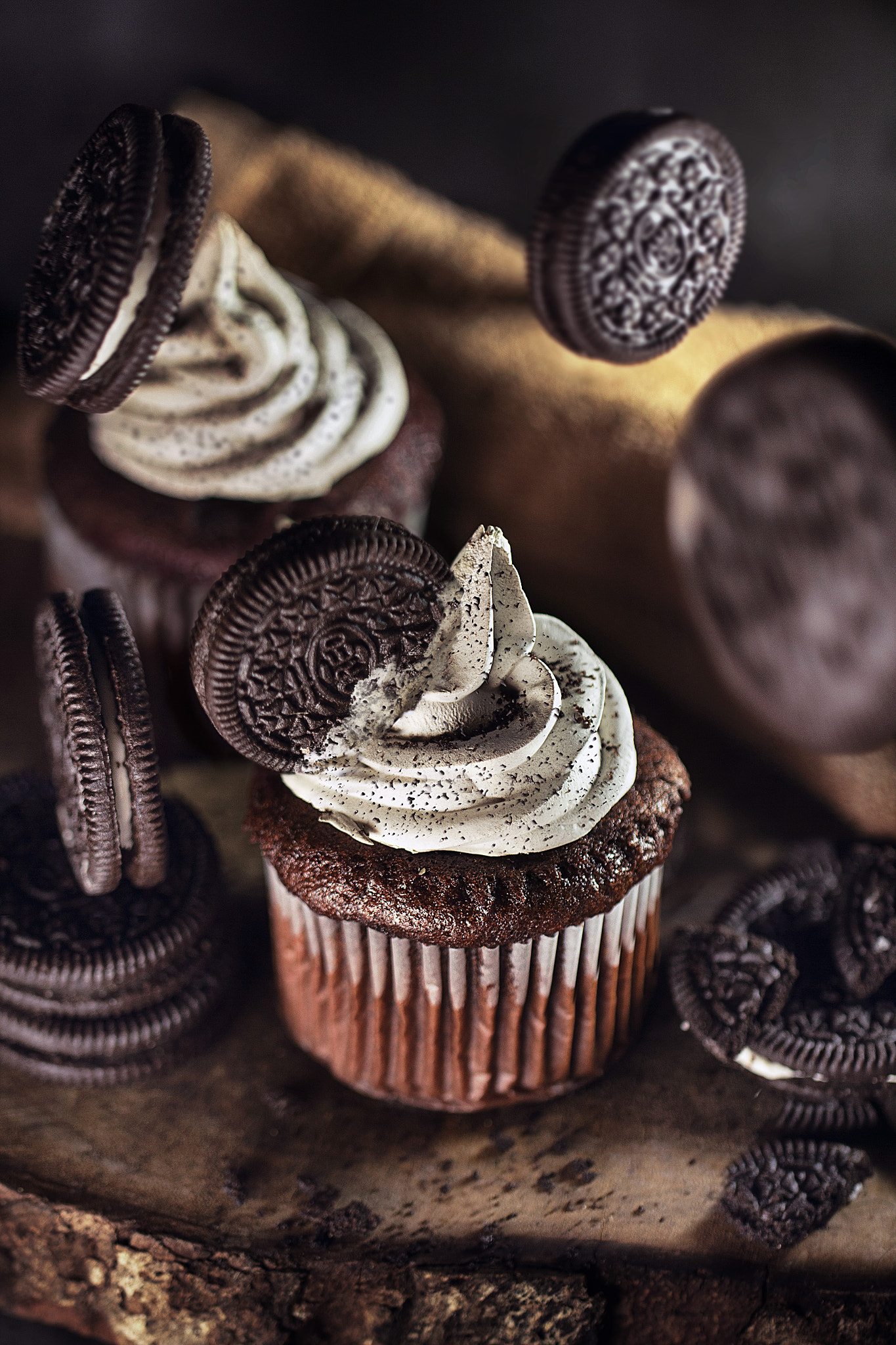 Canon EOS 60D + Canon EF 100mm F2.8L Macro IS USM sample photo. Cupcake chocolate with oreo photography