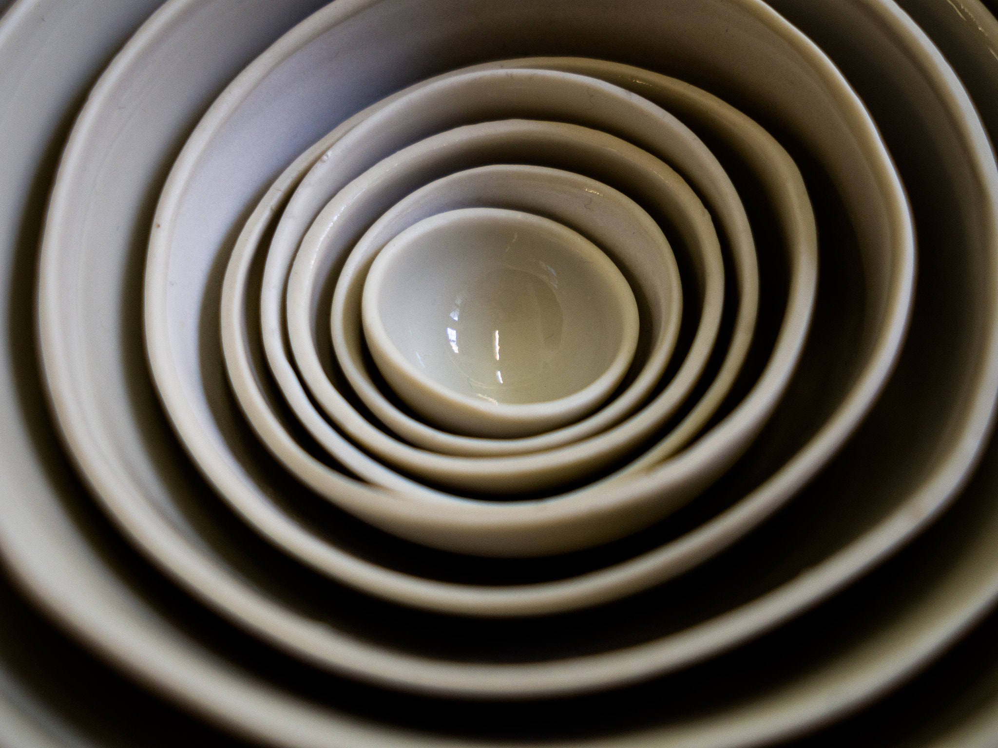 Olympus PEN E-PL5 + Sigma 19mm F2.8 DN Art sample photo. Cups inception photography