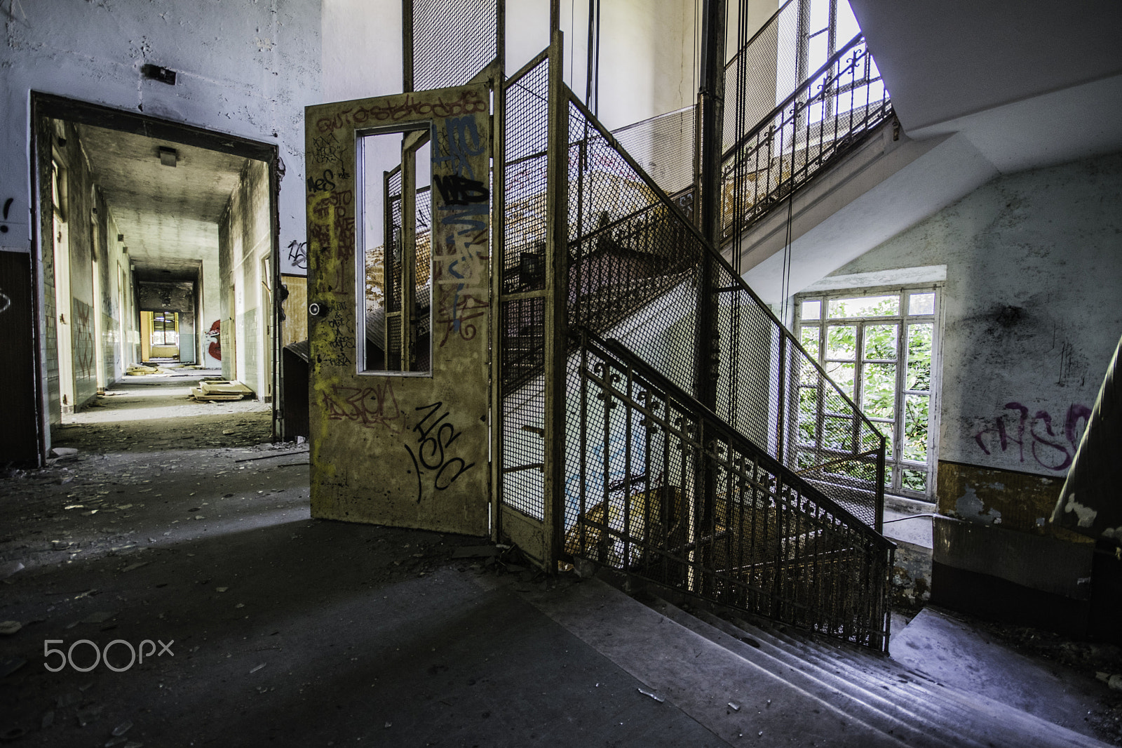 Sigma 10-20mm F4-5.6 EX DC HSM sample photo. Abandoned hospital, italy photography