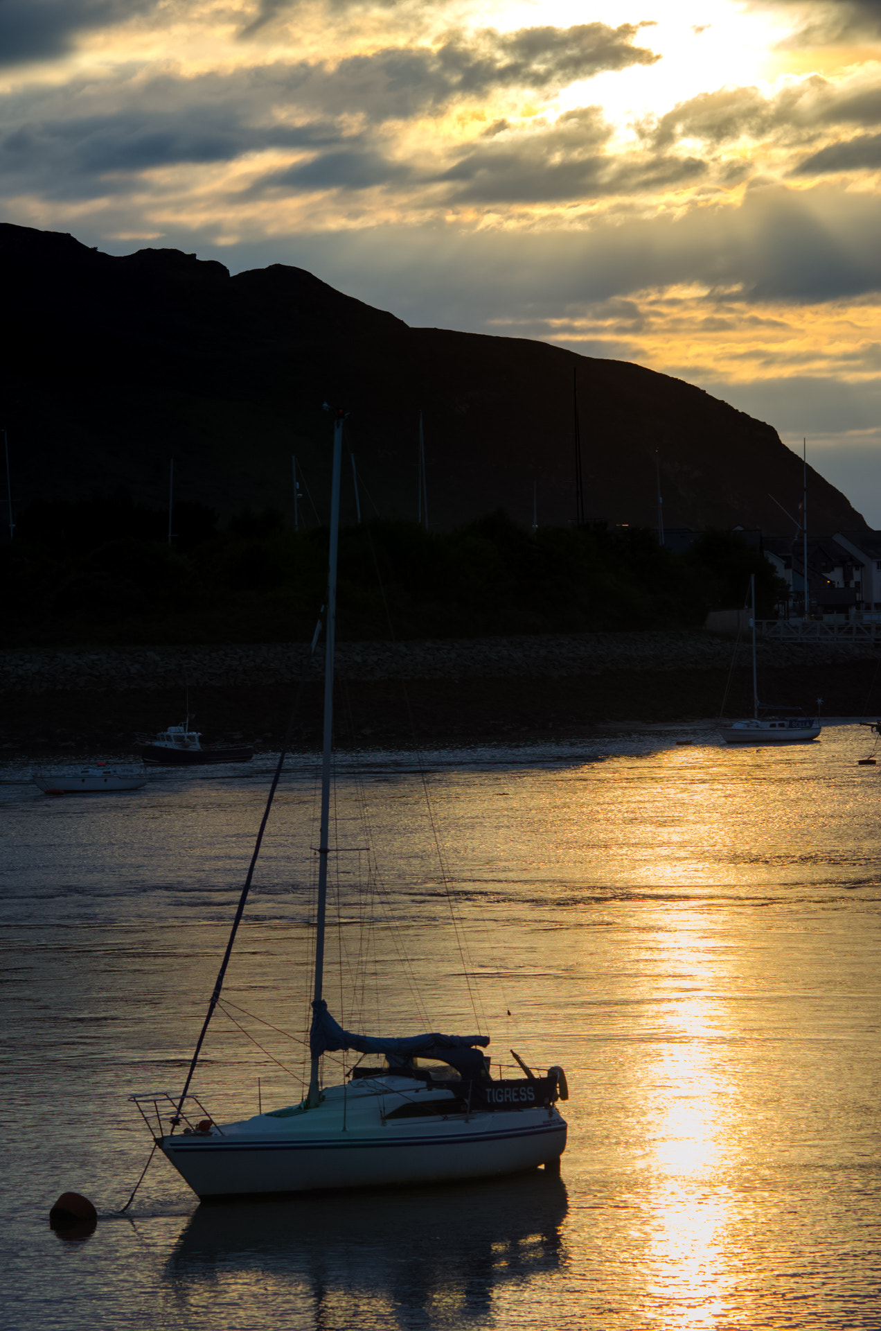 Nikon D7000 + Nikon AF Nikkor 105mm F2D DC sample photo. The quay at sunset photography