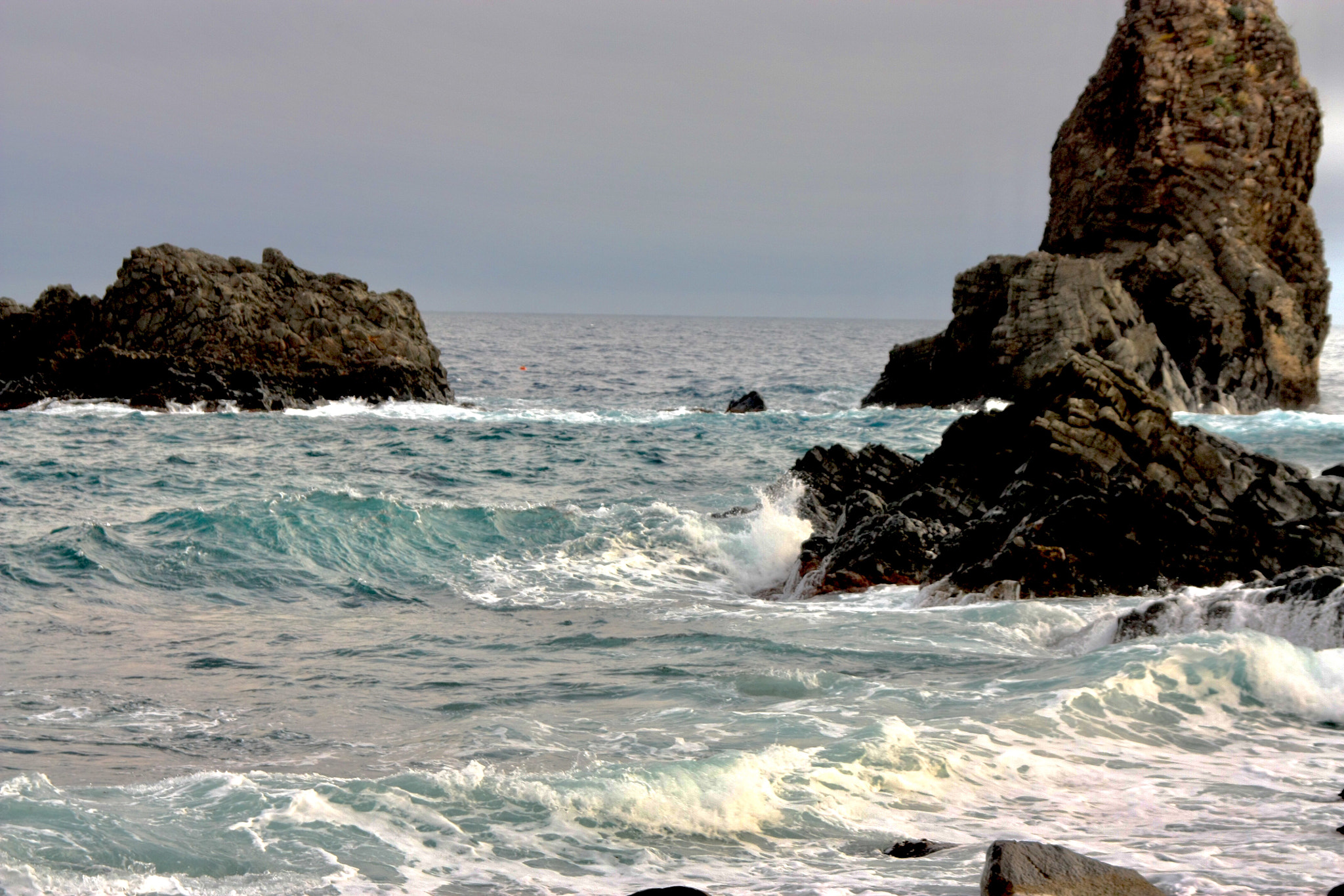 Sigma 28-80mm f/3.5-5.6 II Macro sample photo. Waves of acireale photography