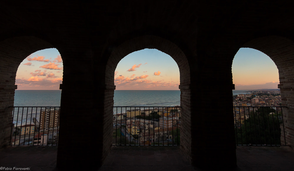 Canon EOS 650D (EOS Rebel T4i / EOS Kiss X6i) sample photo. Windows sunset photography