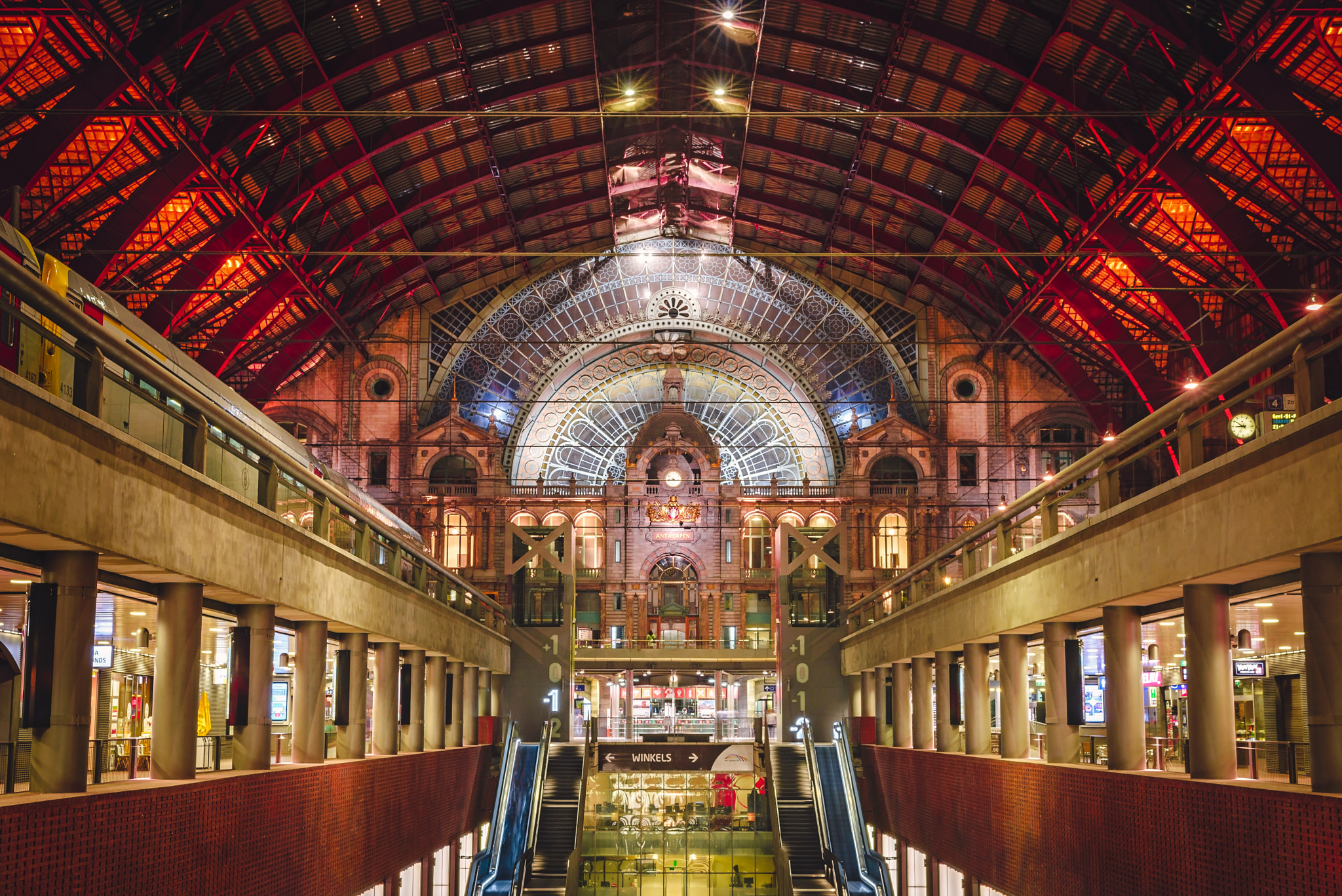 Nikon D600 + Sigma 24-70mm F2.8 EX DG Macro sample photo. Centraal station antwerpen photography