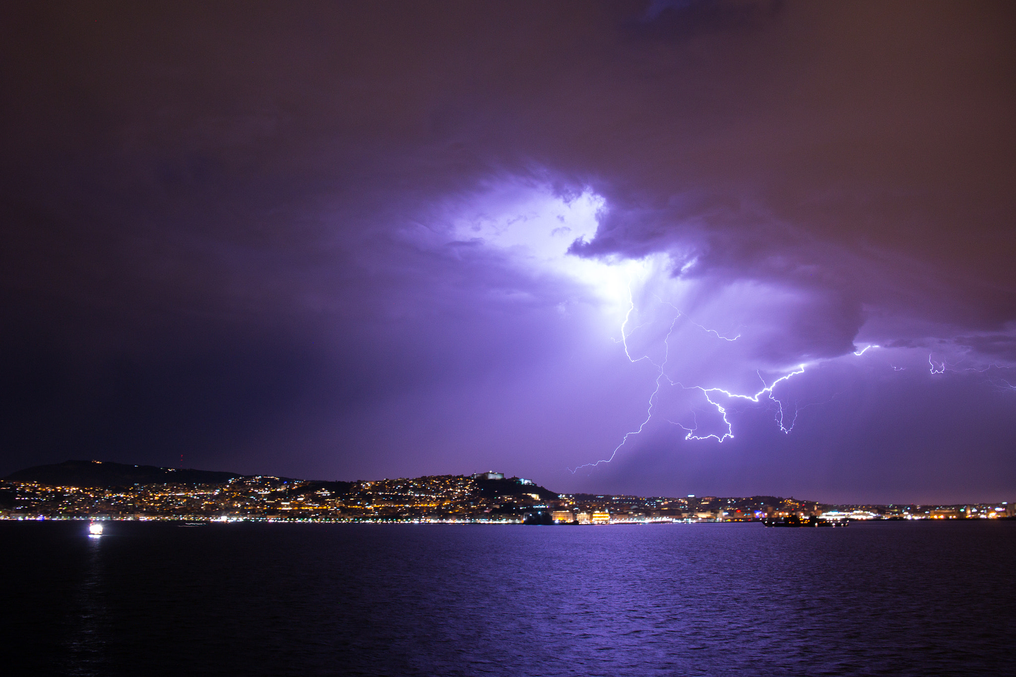 Samsung NX30 + Samsung NX 18-55mm F3.5-5.6 OIS sample photo. Lightning in naples photography