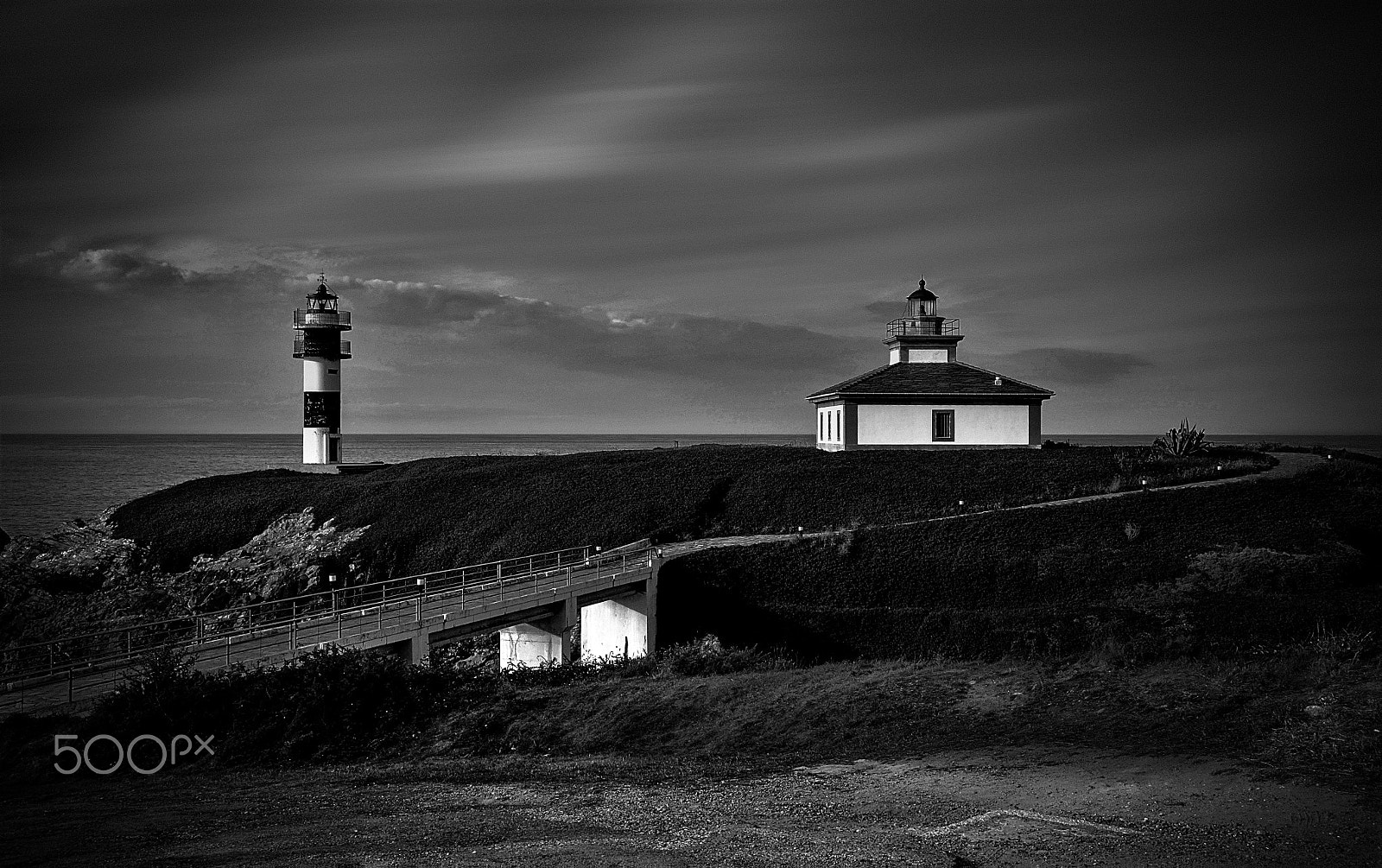 Nikon D7000 + Sigma 18-250mm F3.5-6.3 DC OS HSM sample photo. A path to the lighthouse photography