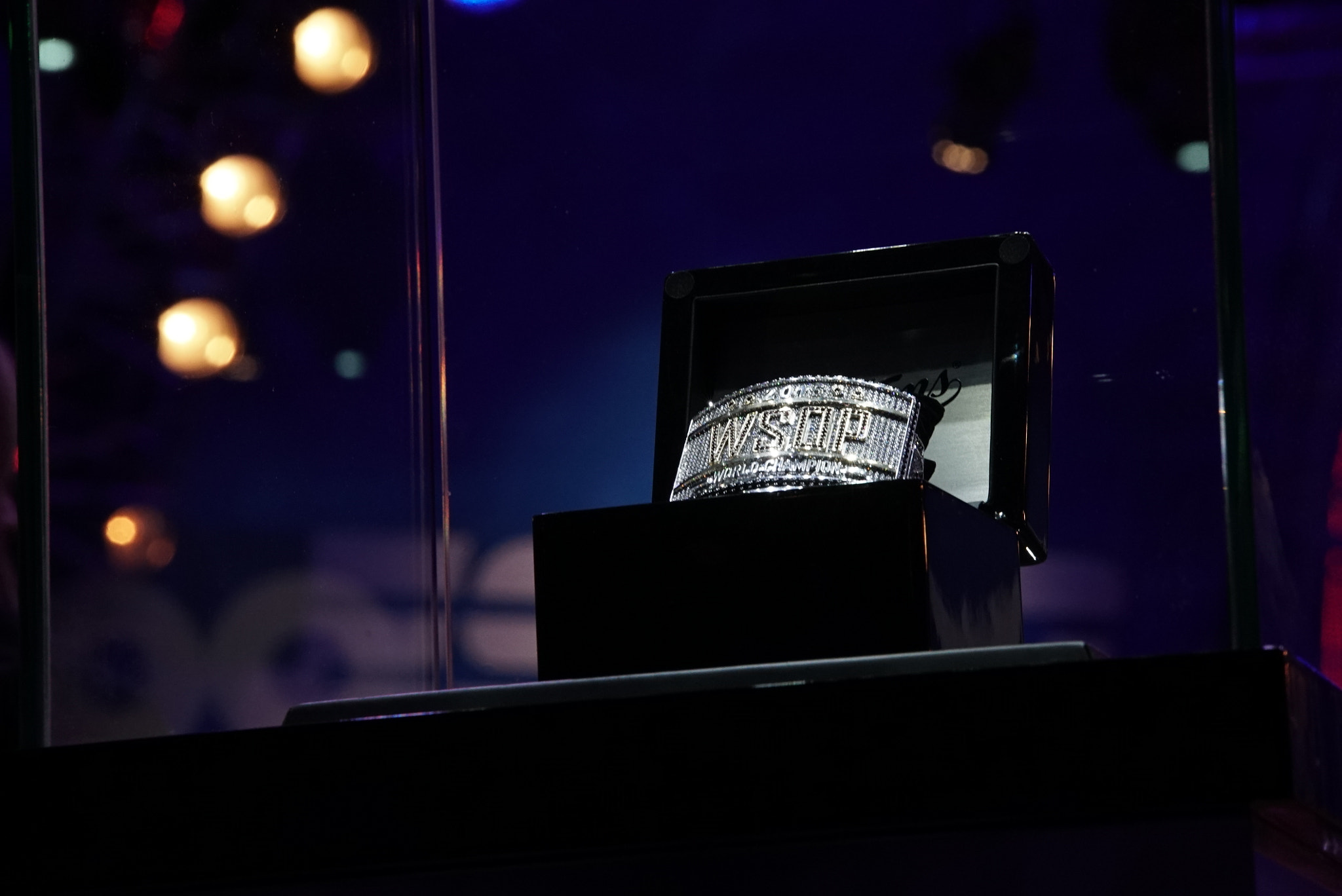 Sigma 70-200mm F2.8 EX DG Macro HSM II sample photo. Bracelet photography