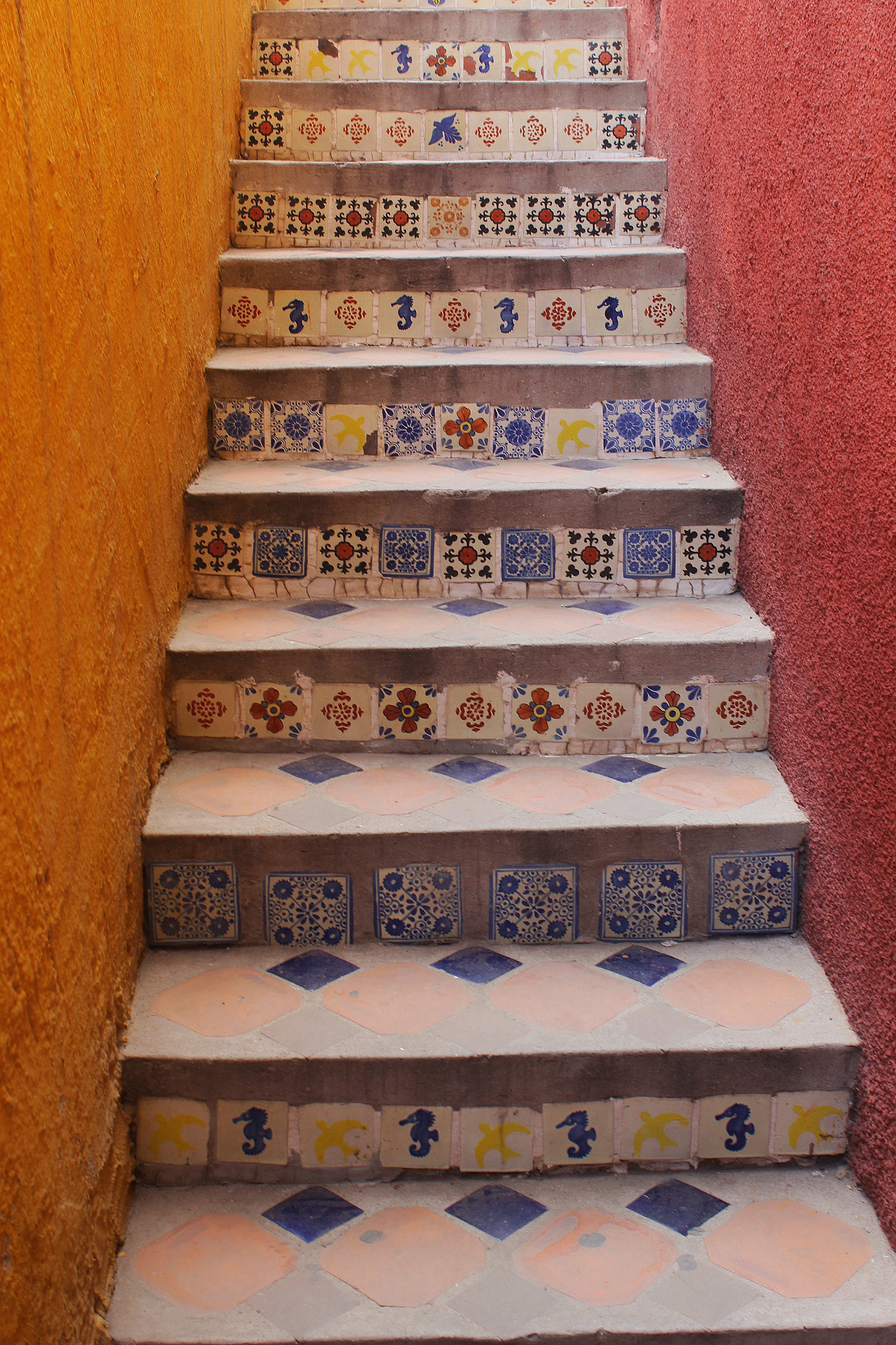 Canon EOS 600D (Rebel EOS T3i / EOS Kiss X5) + Canon EF-S 18-55mm F3.5-5.6 IS II sample photo. Stairs/ san miguel de allende- guanajuato- méxico photography