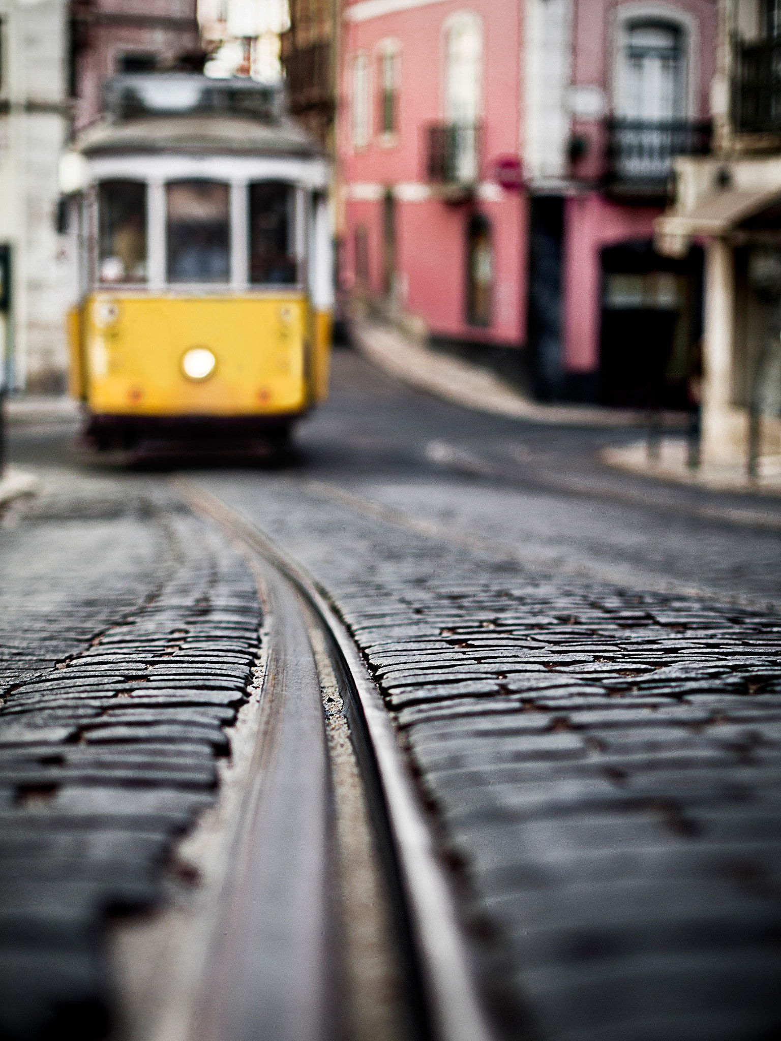 Panasonic Lumix DMC-GH3 + Olympus M.Zuiko Digital 45mm F1.8 sample photo. Lisbon tramway photography