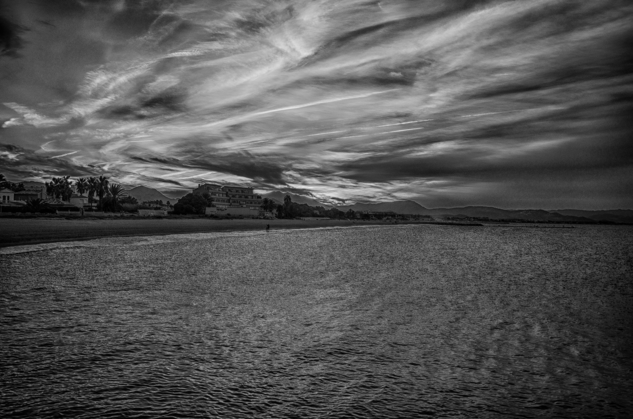 Pentax smc DA 12-24mm F4.0 ED AL (IF) sample photo. Atardecer en blanco y negro photography