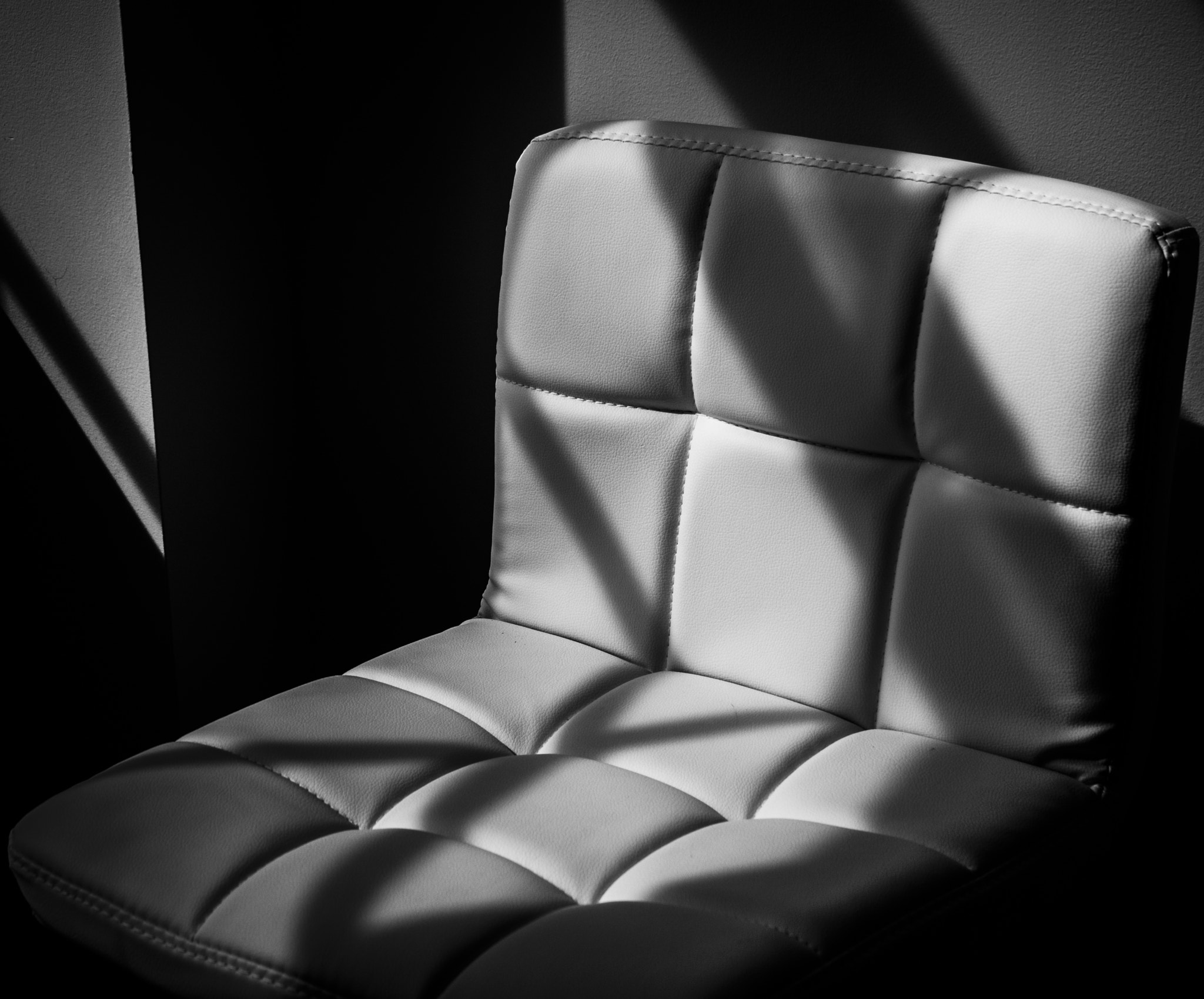 Olympus OM-D E-M5 sample photo. Shadow photography