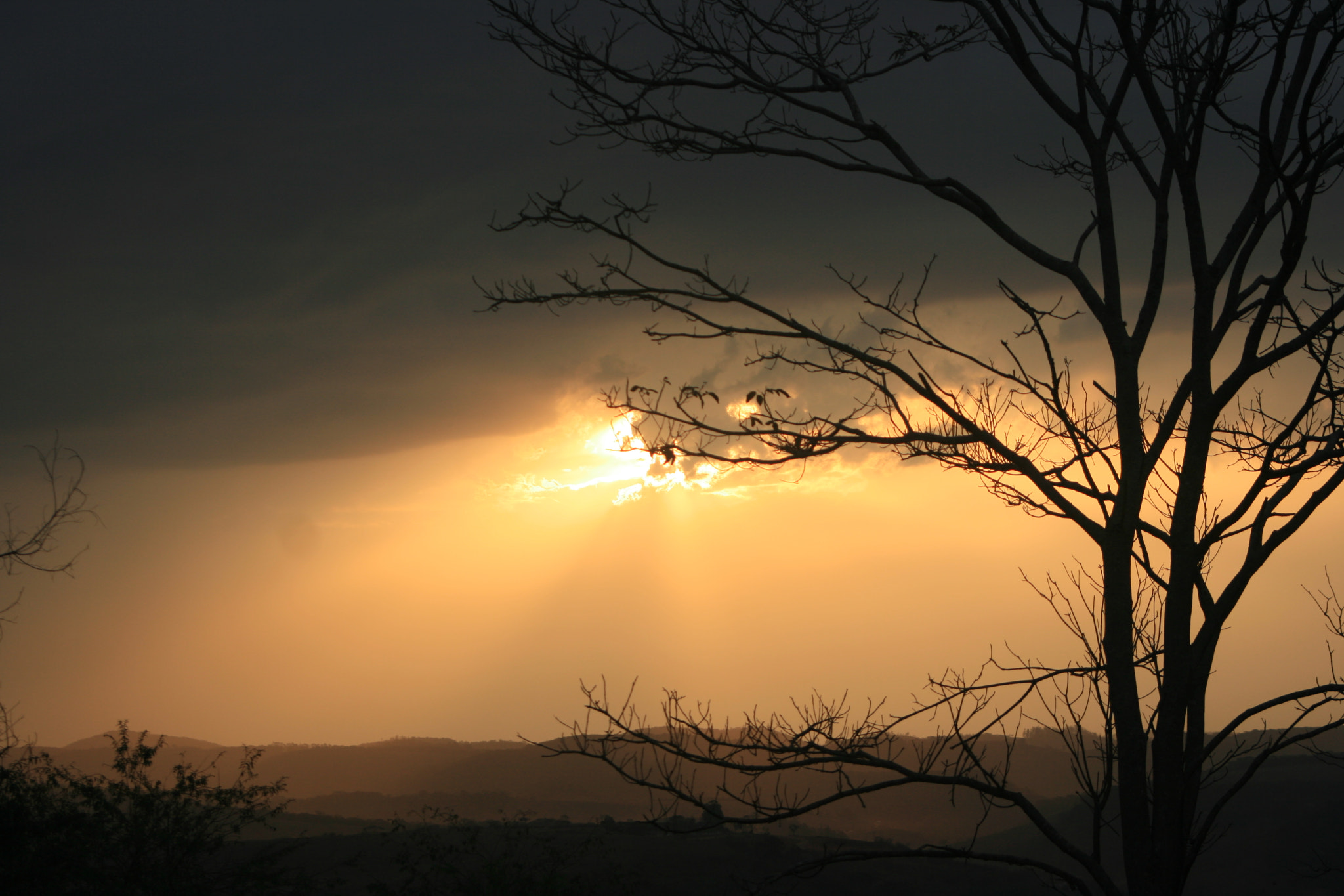 Canon EF 38-76mm f/4.5-5.6 sample photo. Sol e nuvens photography