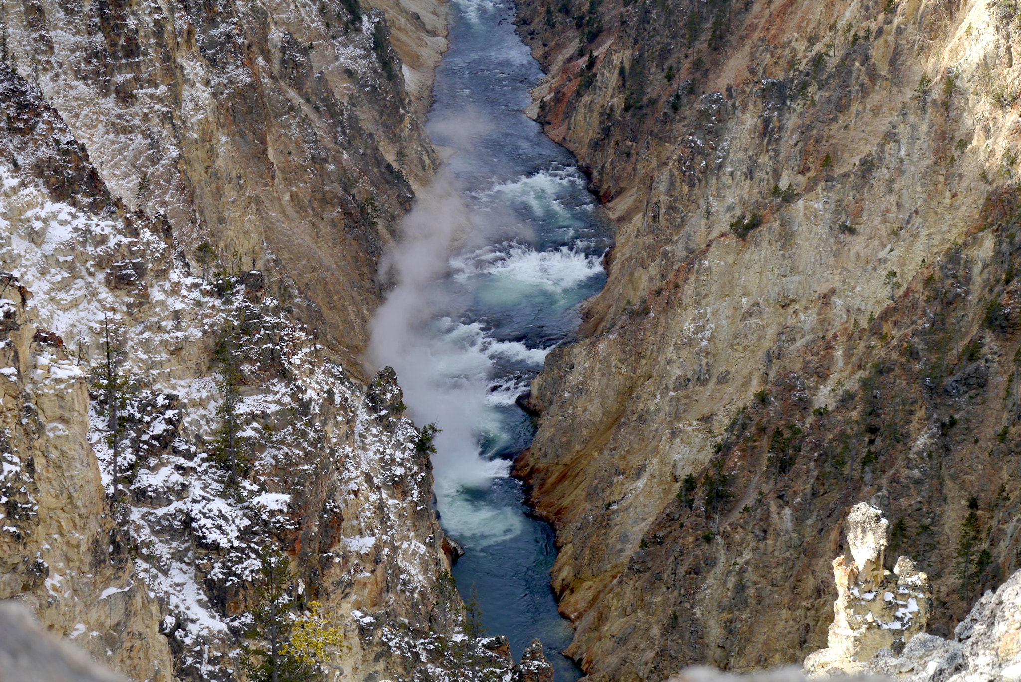LUMIX G VARIO 45-150/F4.0-5.6 sample photo. Mist in yellowstone photography
