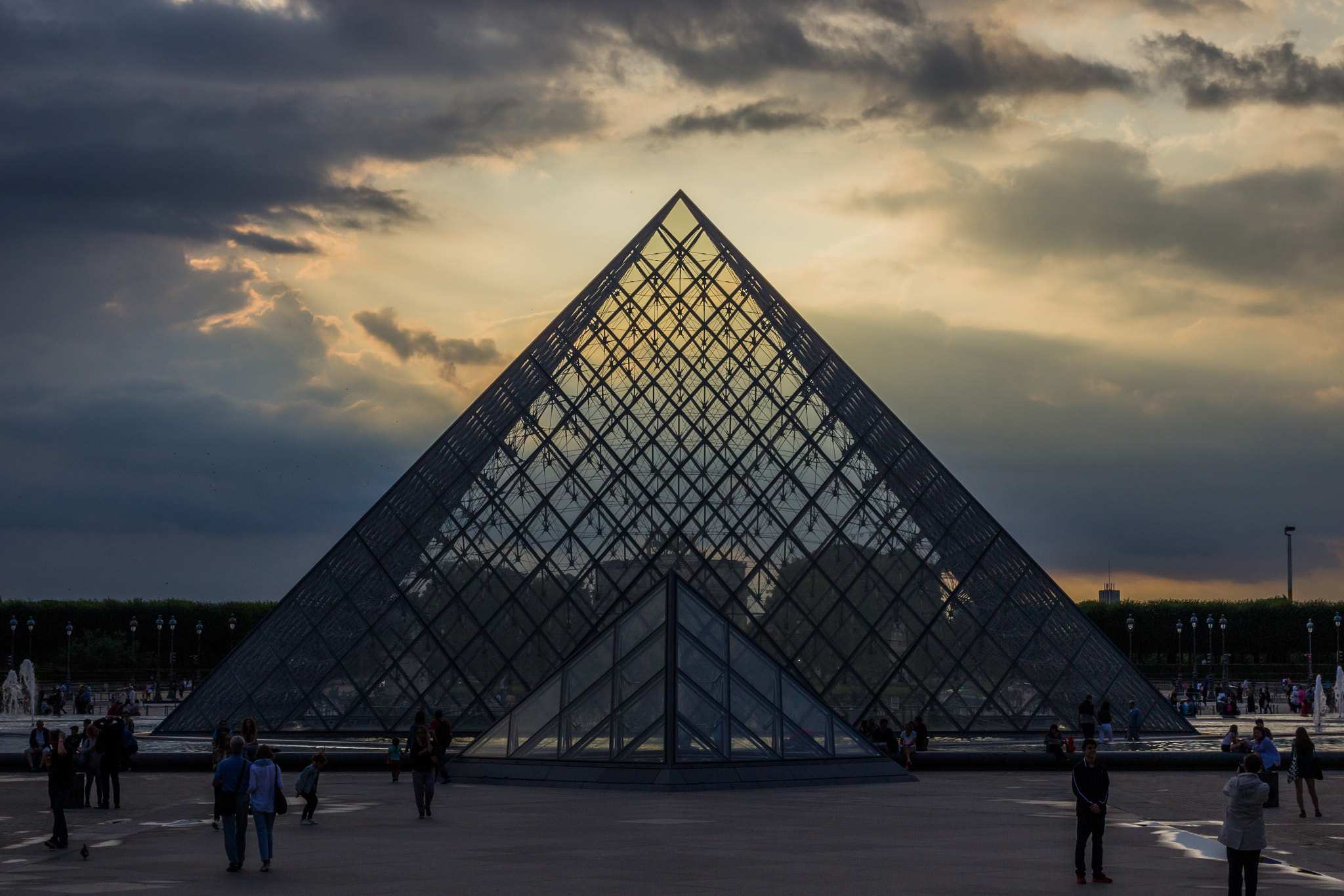 Sigma 24-70mm F2.8 EX DG Macro sample photo. Louvre photography
