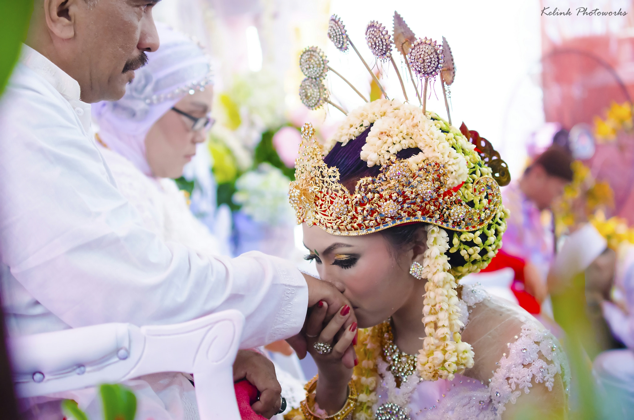Sigma 50-150mm F2.8 EX APO DC HSM II sample photo. Sungkem (sundanese language) photography
