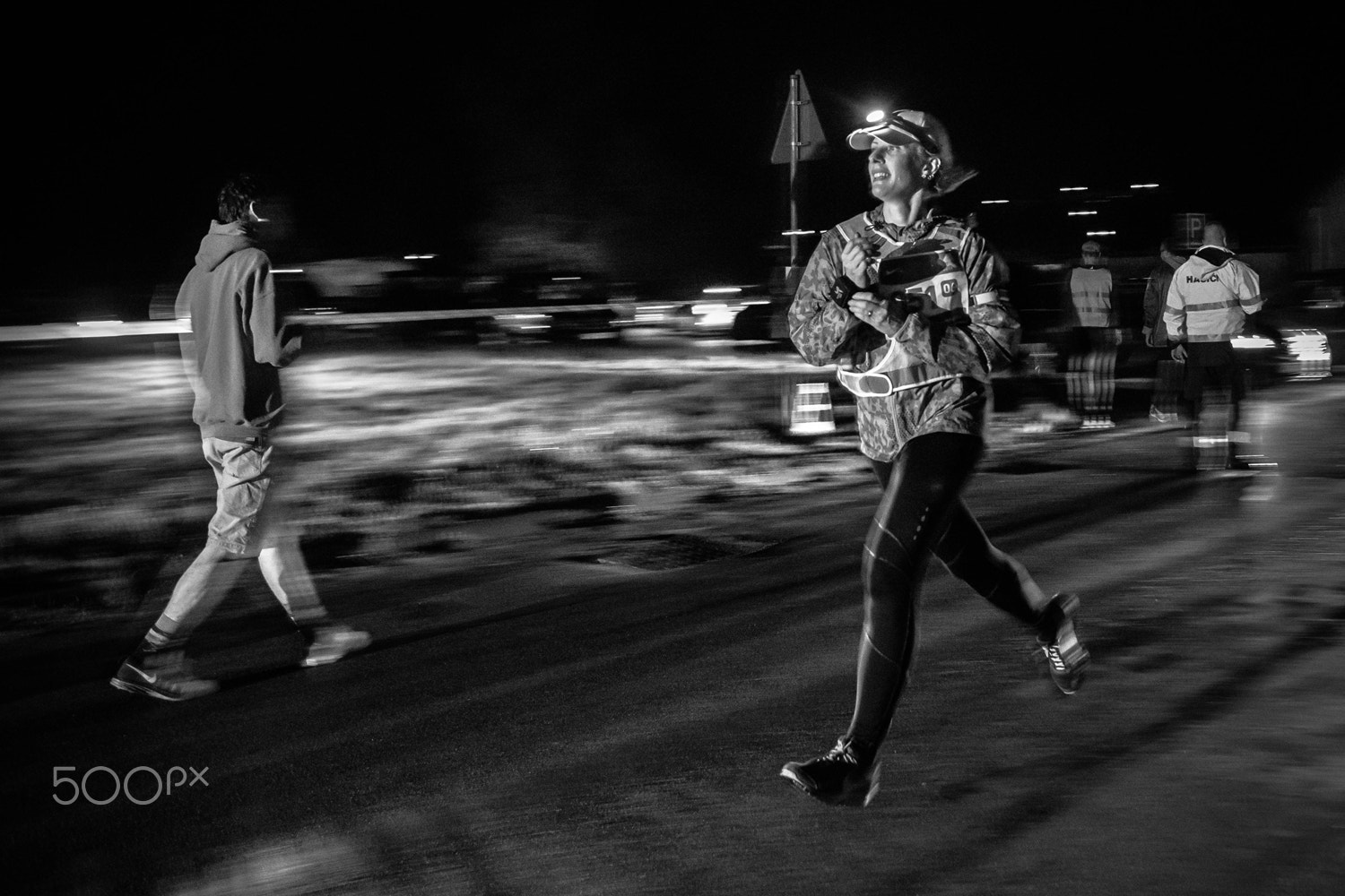 Nikon D750 + Nikon AF Nikkor 24mm F2.8D sample photo. Night runner photography