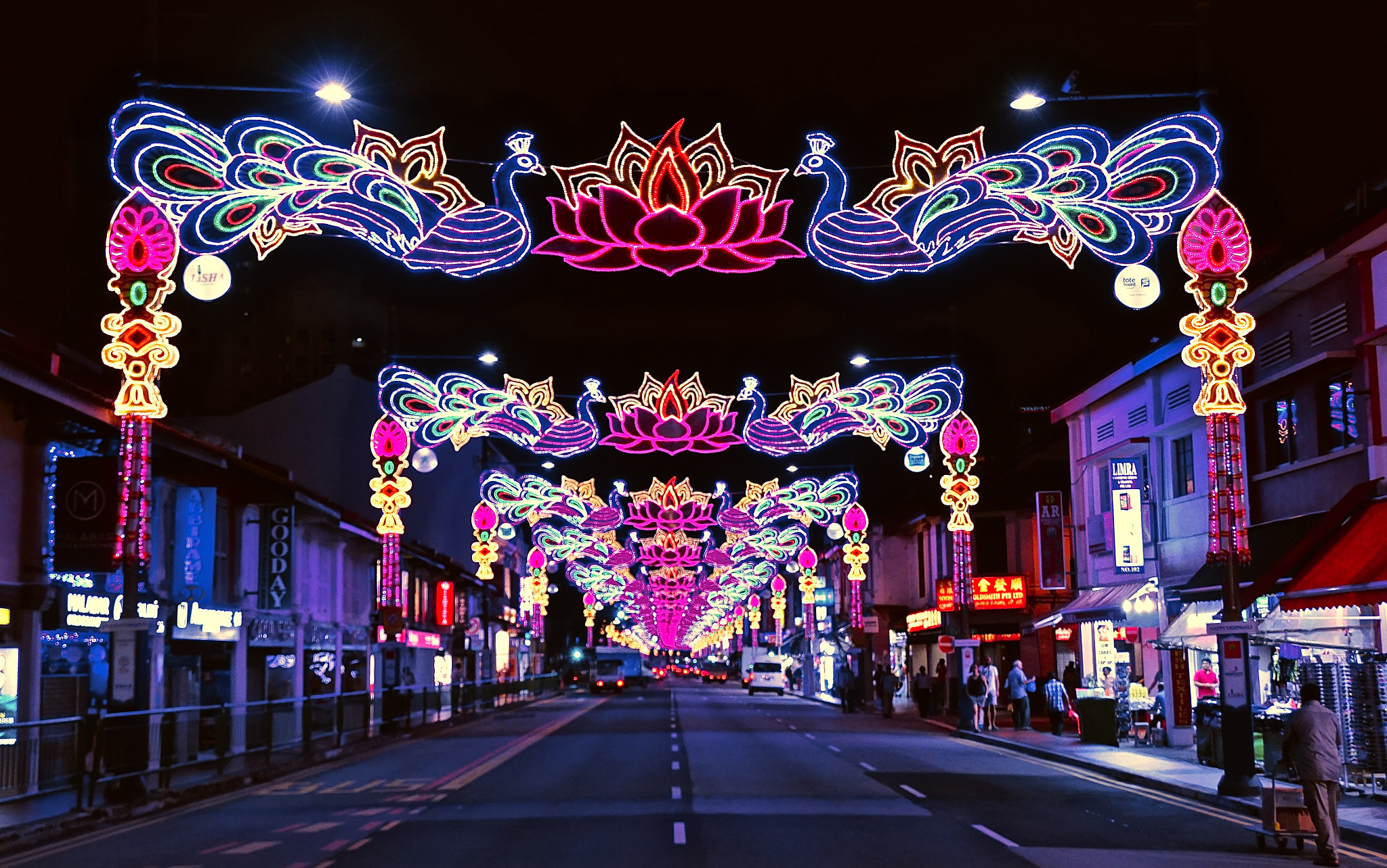 Sony DT 18-250mm F3.5-6.3 sample photo. Street of lights photography