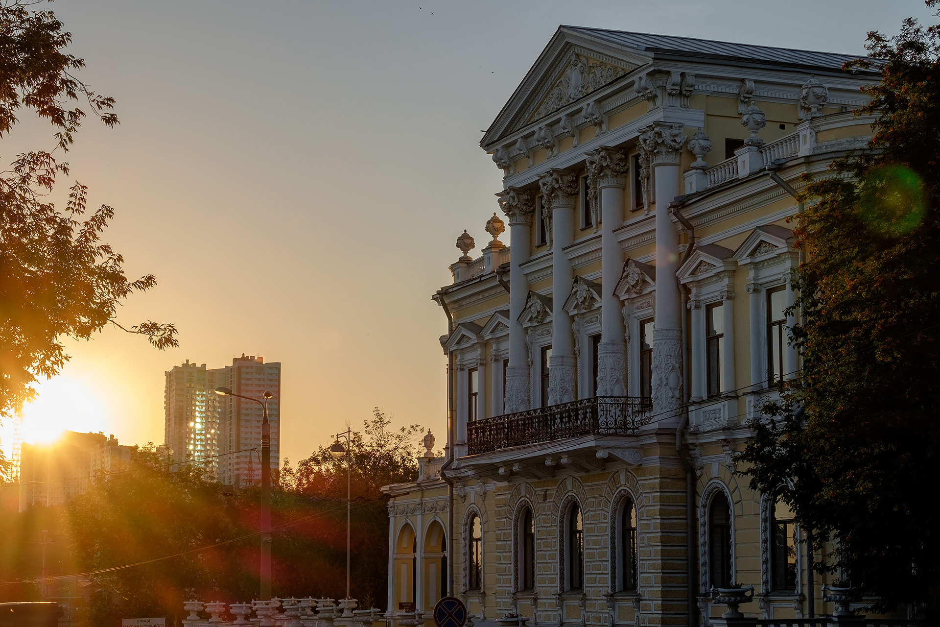 Fujifilm X-T10 + Fujifilm XF 50-140mm F2.8 R LM OIS WR sample photo. Meshkov house photography
