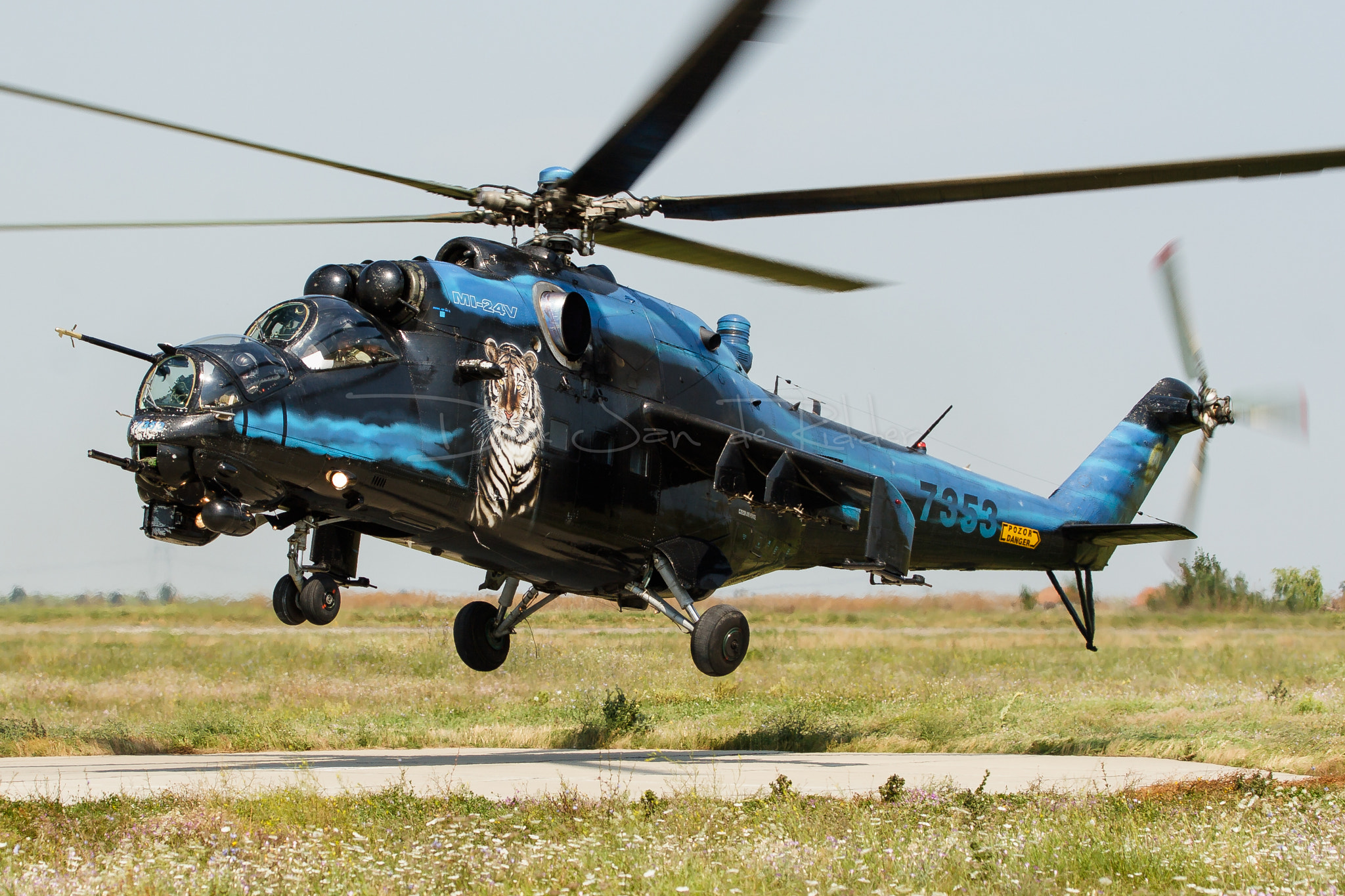 Canon EOS 20D + Canon EF 100-400mm F4.5-5.6L IS USM sample photo. Czech air force mi-24v hind 7353 photography