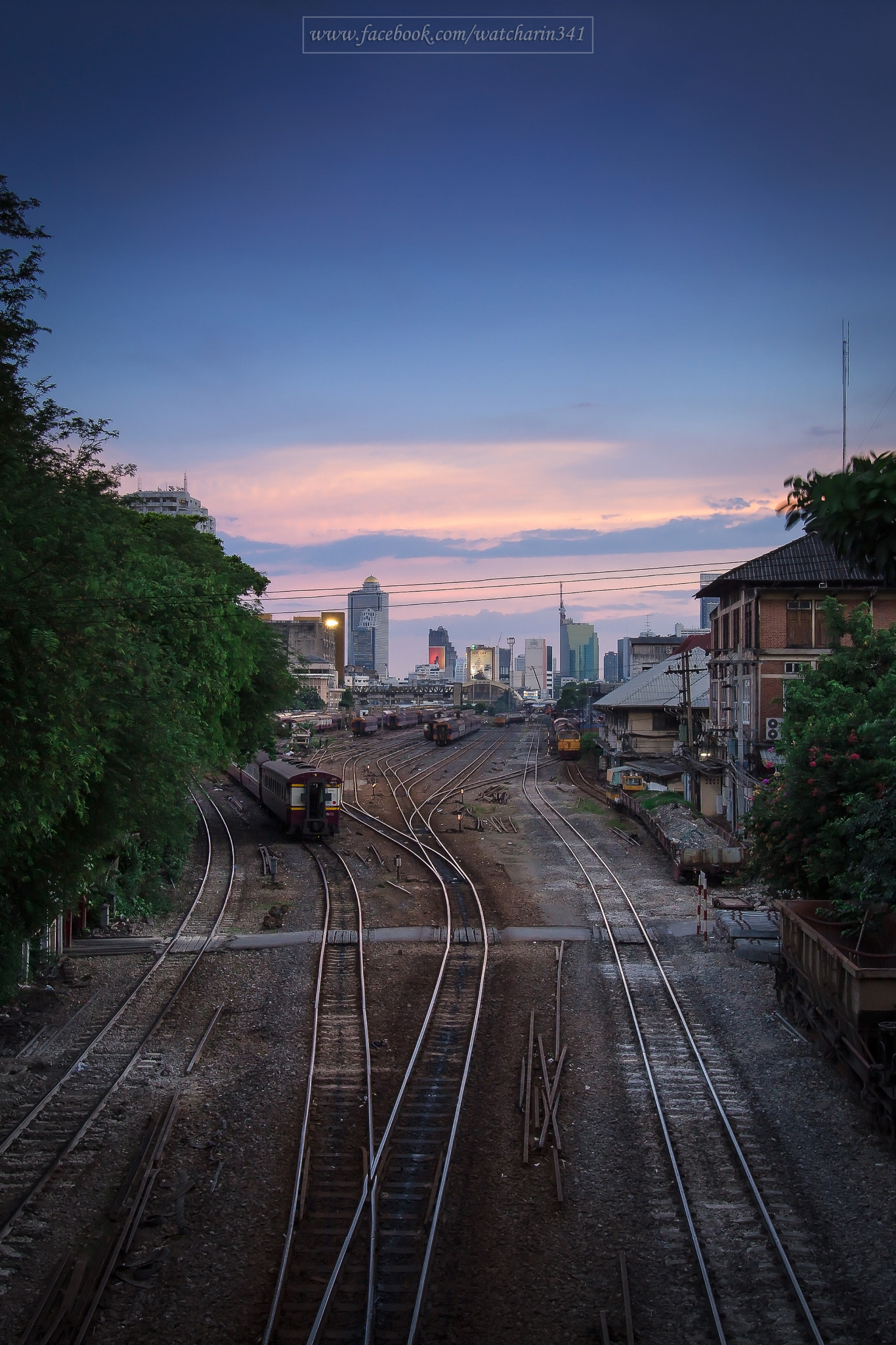 Canon EOS 600D (Rebel EOS T3i / EOS Kiss X5) sample photo. Bangkok railway station photography
