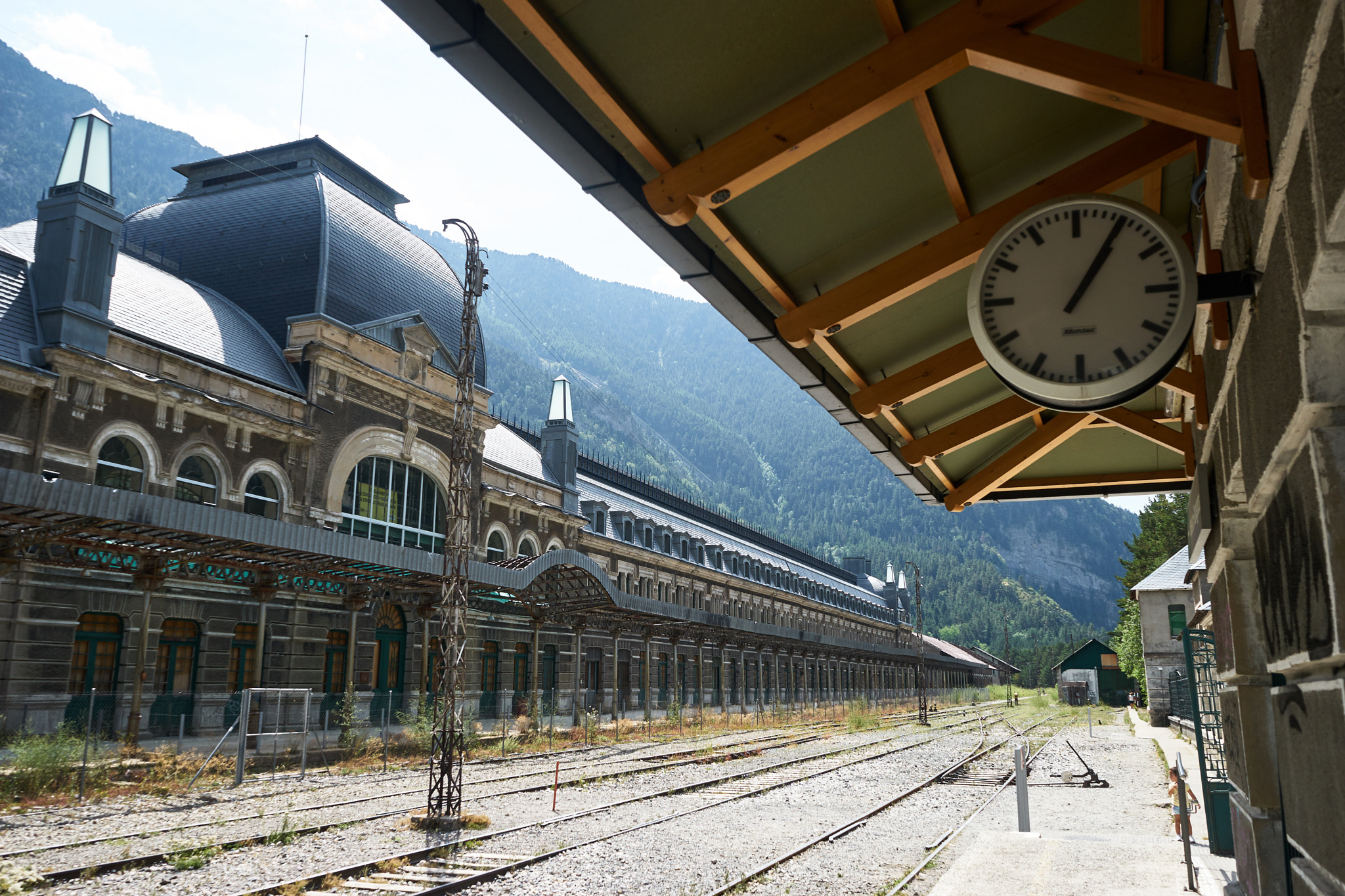 Sony FE 28-70mm F3.5-5.6 OSS sample photo. Past time - canfranc photography