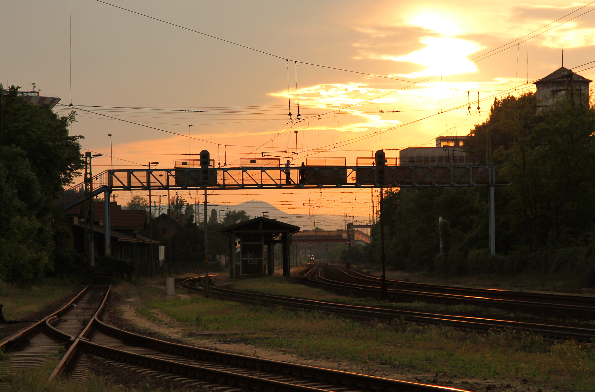 Canon EOS 1100D (EOS Rebel T3 / EOS Kiss X50) + Canon EF 24-105mm F4L IS USM sample photo. An abandoned trainstation photography