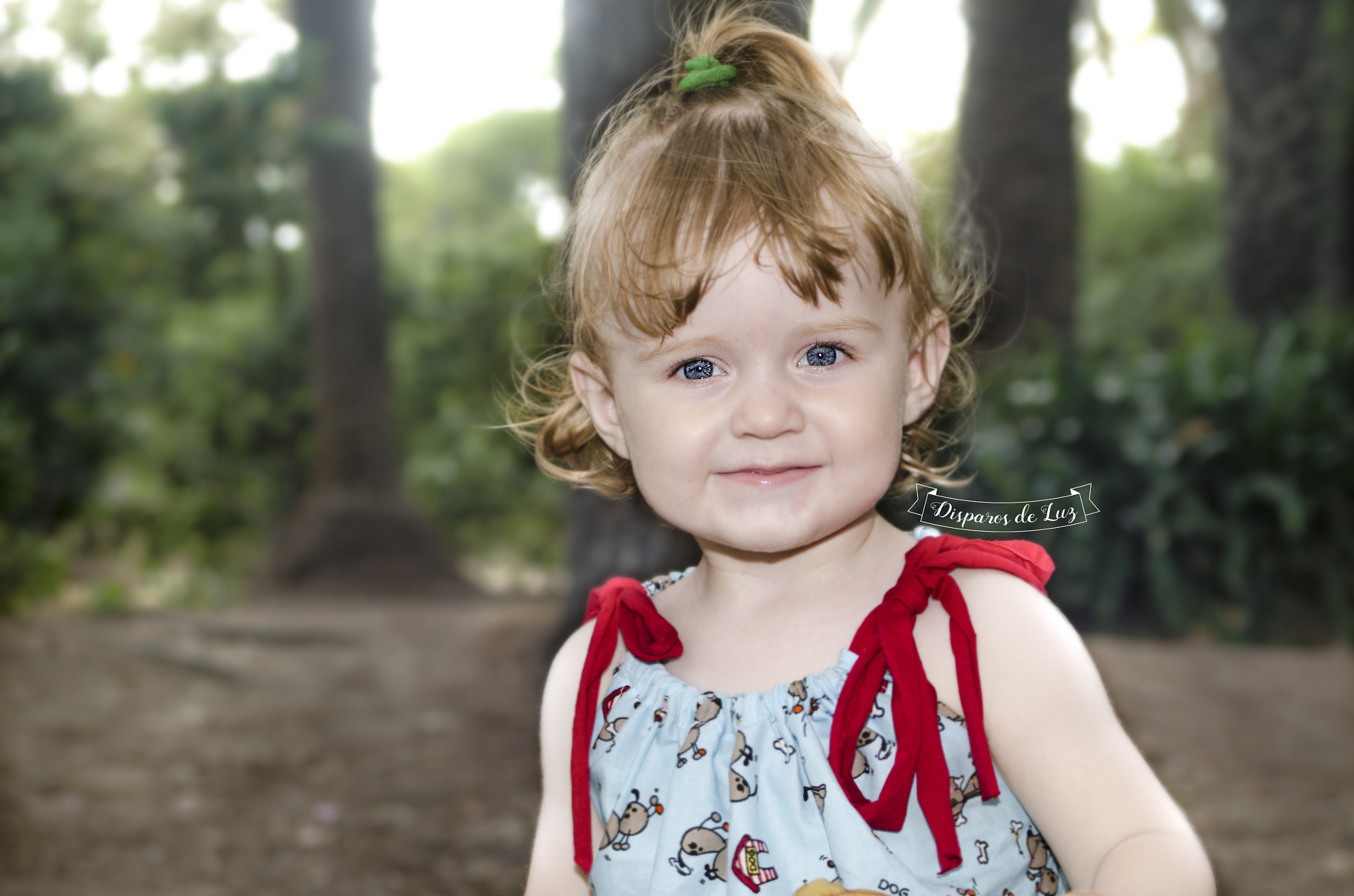 AF Zoom-Nikkor 35-70mm f/3.3-4.5 sample photo. Smile photography