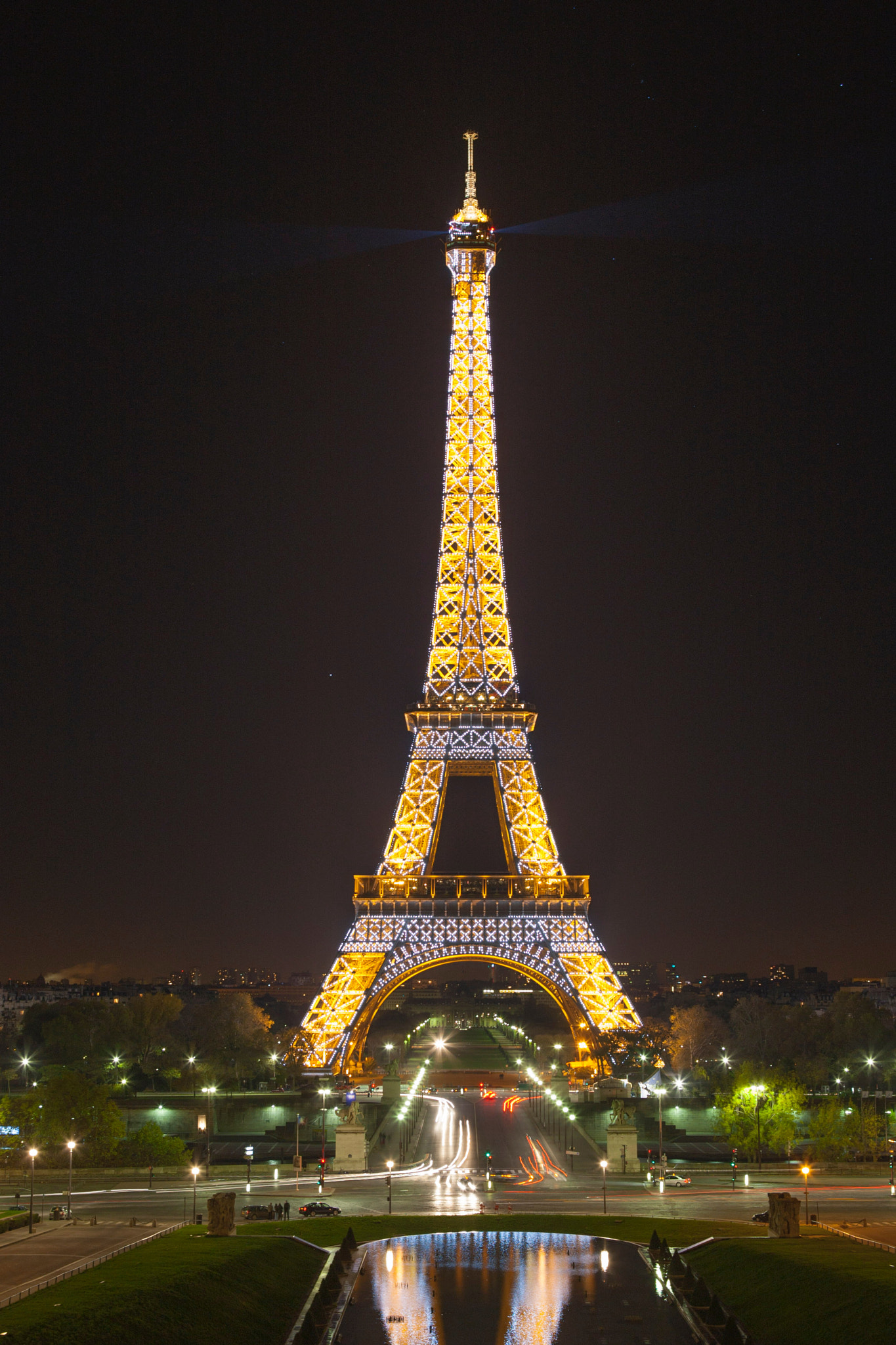 Canon EOS-1D Mark II sample photo. Paris photography