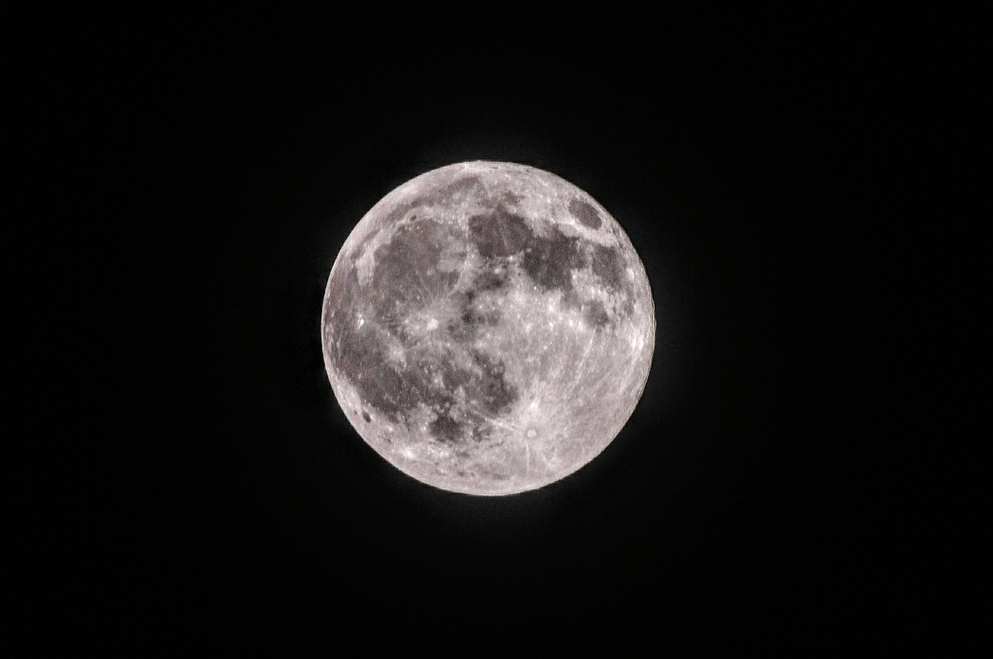 Nikon AF-S Nikkor 200-500mm F5.6E ED VR sample photo. Red moon  photography