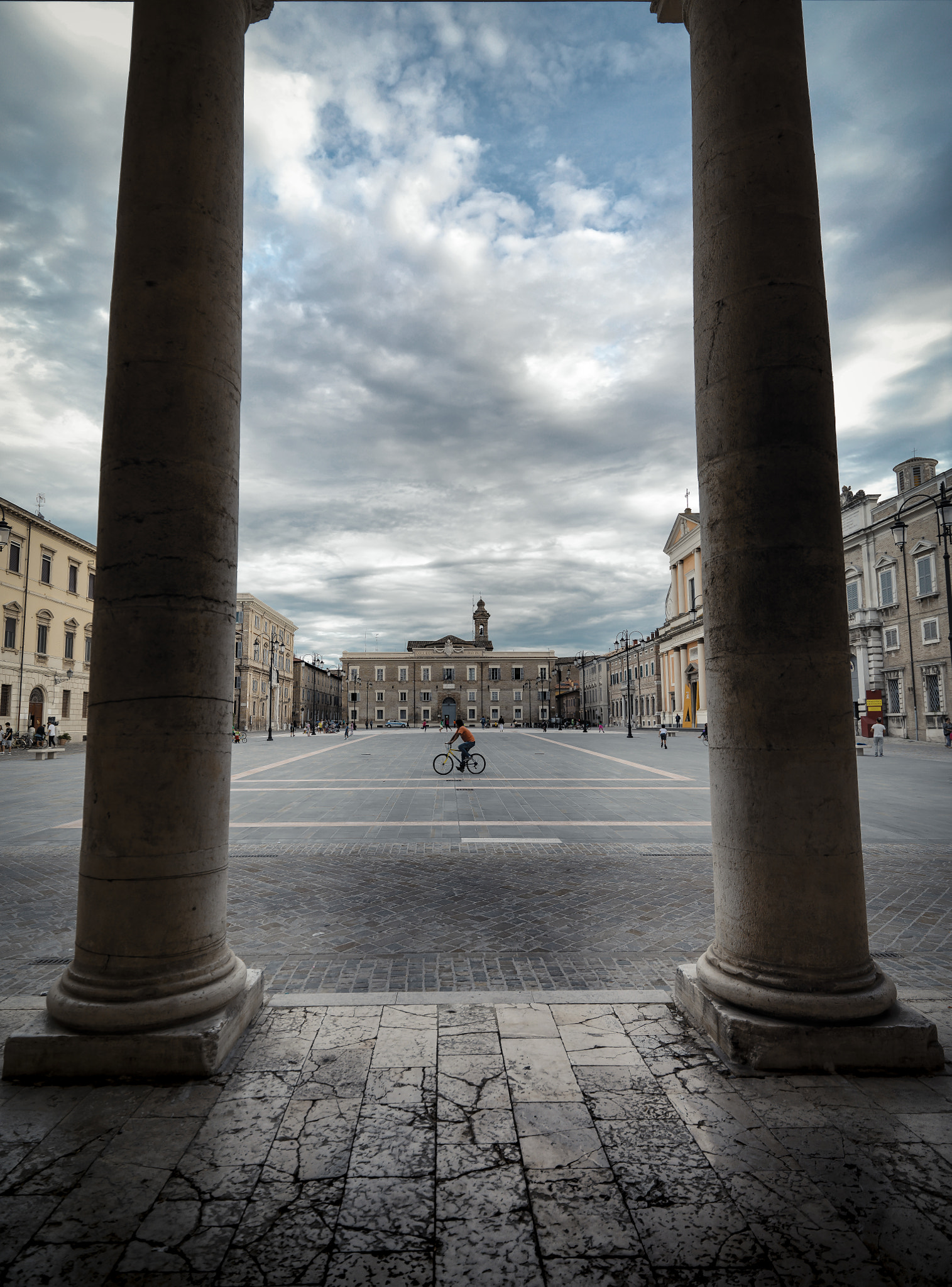 HCD 28 sample photo. Focus on the centre photography
