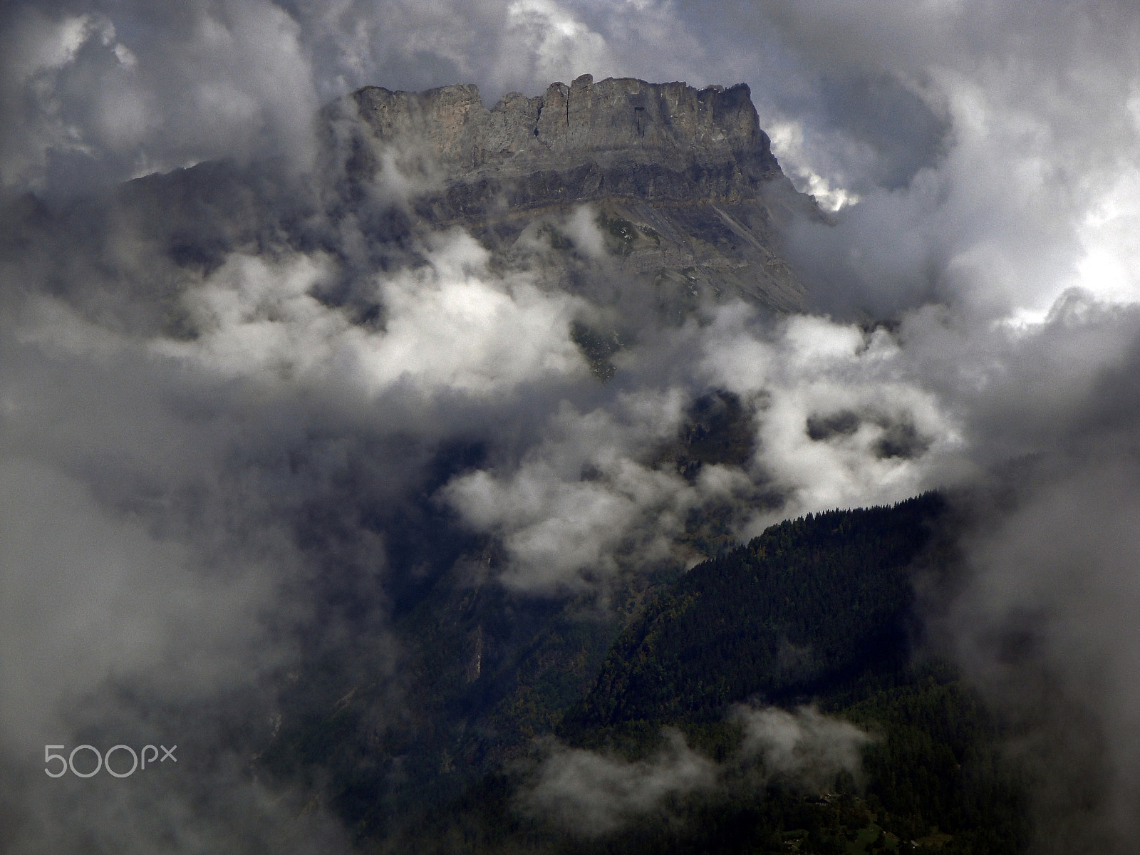 Sony DSC-W270 sample photo. Cloud building over le massif des fiz photography