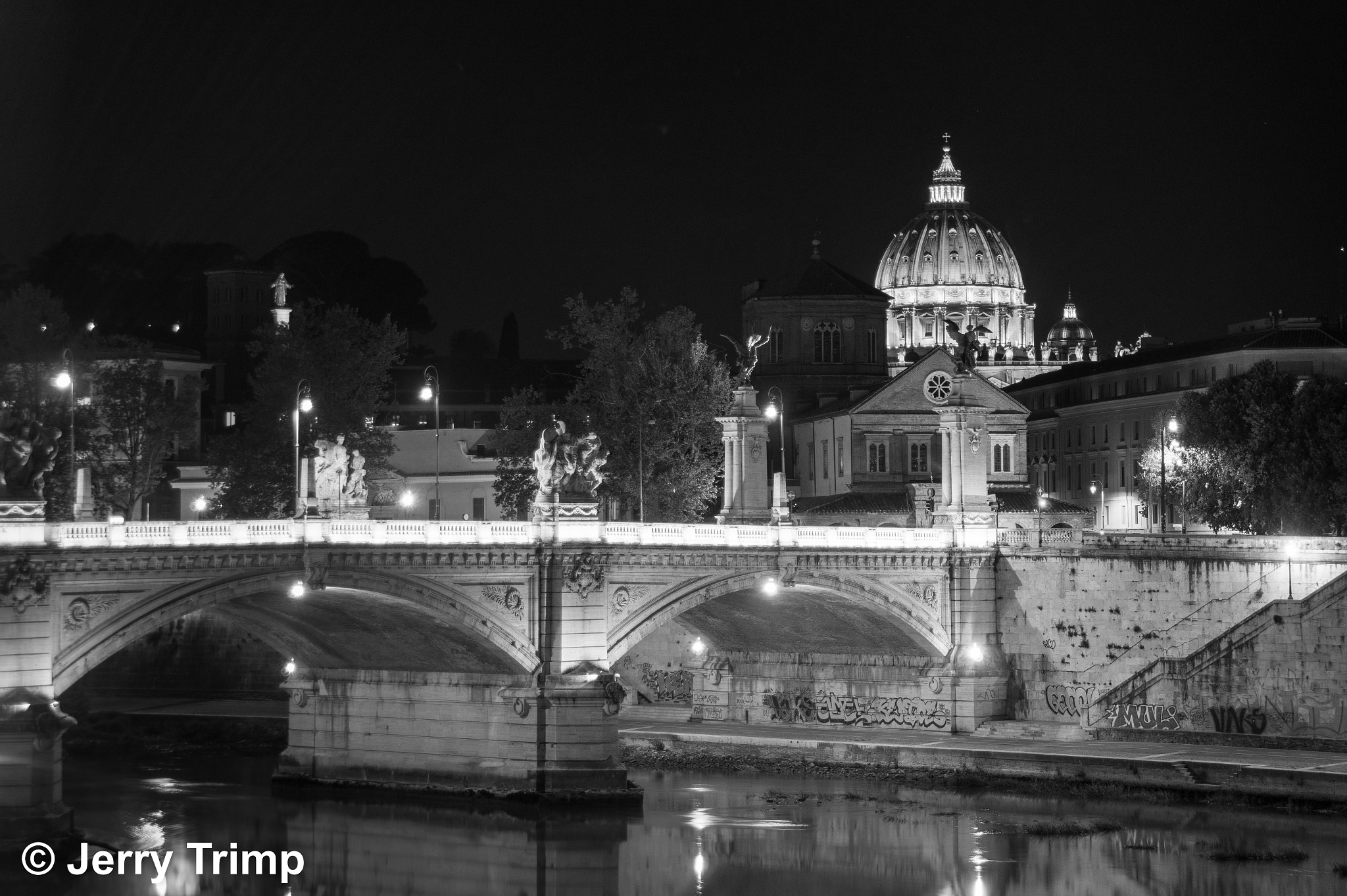 Sony SLT-A58 + Sigma 17-70mm F2.8-4.5 (D) sample photo. Along the banks of the tiber river photography