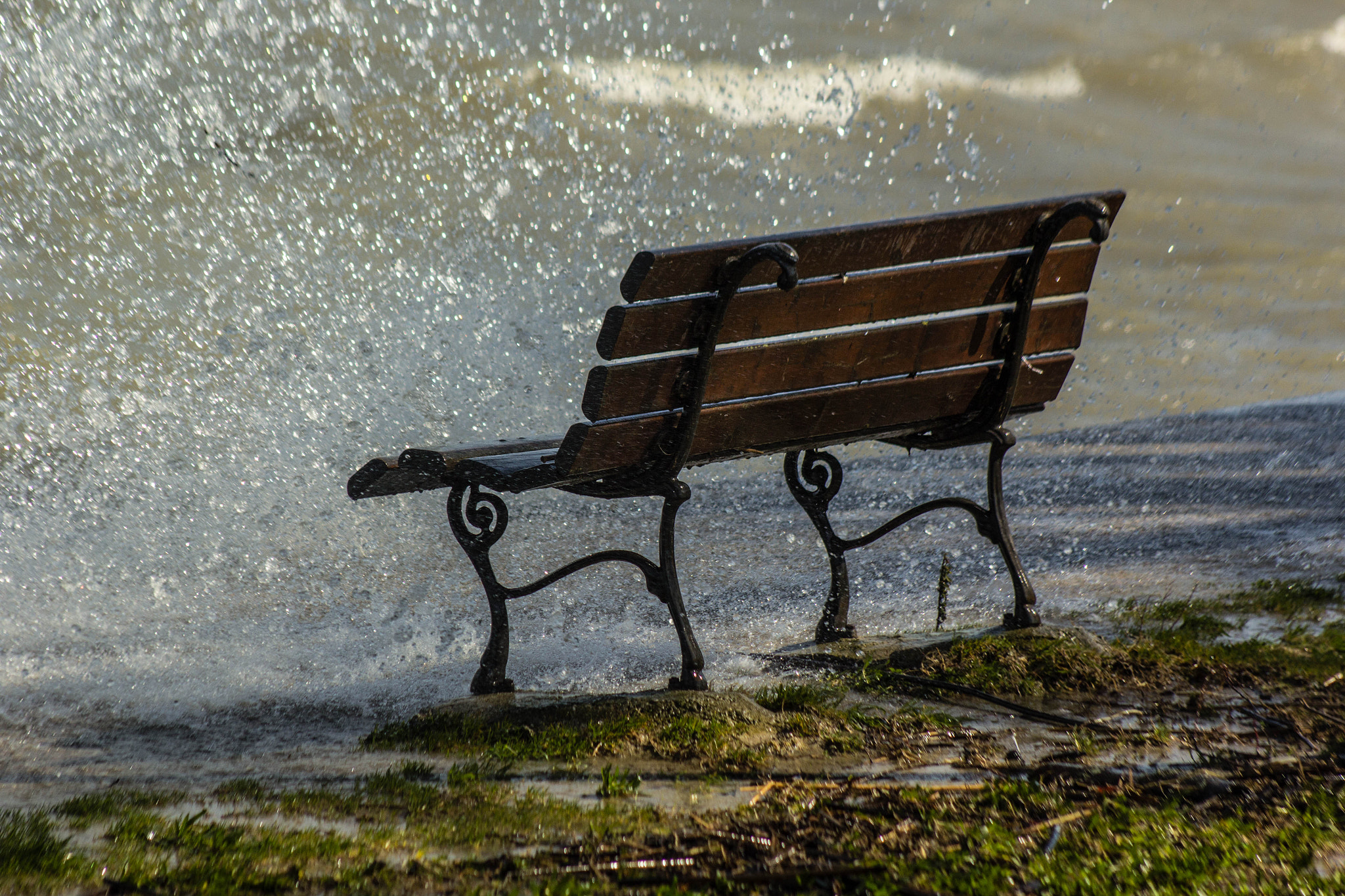 Canon EF 75-300mm f/4-5.6 USM sample photo. Bench photography