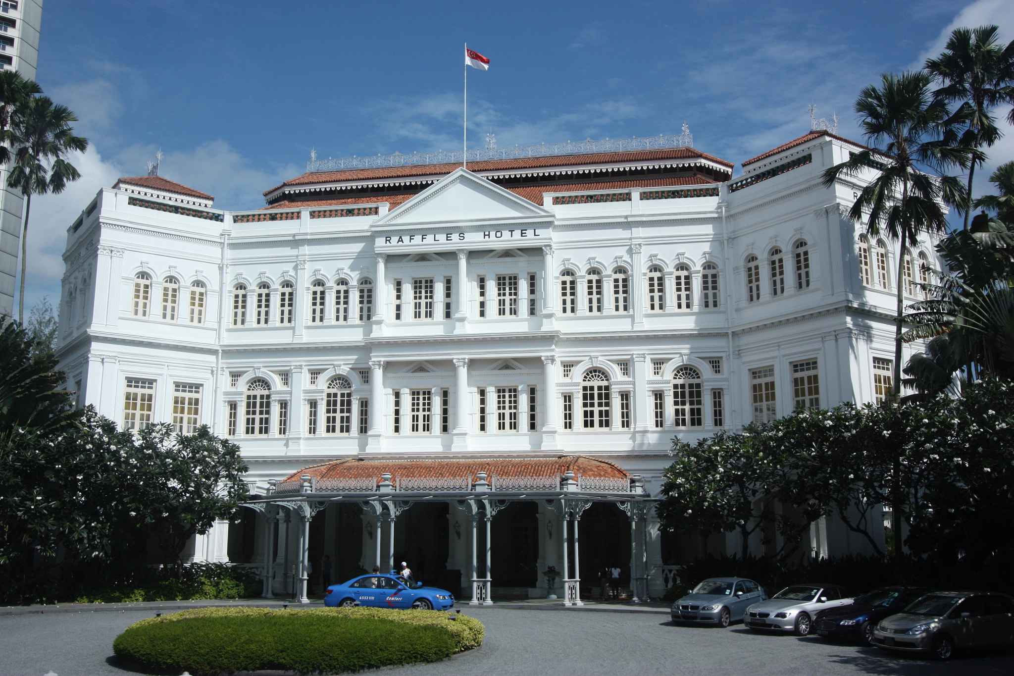 Canon EF-S 10-22mm F3.5-4.5 USM sample photo. Raffles hotel singapore photography