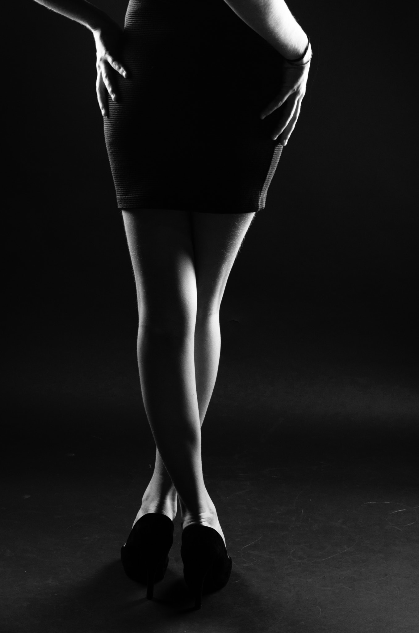 AF Zoom-Nikkor 35-70mm f/3.3-4.5 sample photo. Sophie's female curves photography
